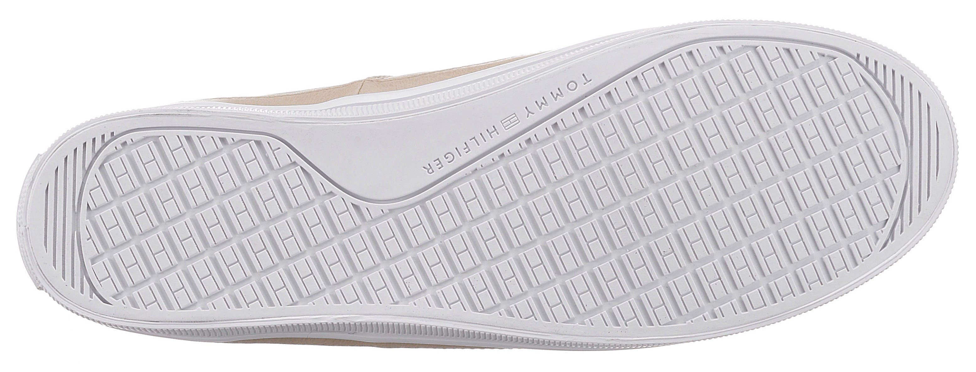 Tommy Hilfiger Sneakers ESSENTIAL KESHA LACE SNEAKER geborduurde logovlag, e-breedte, vrijetijdsschoen, lage schoen, veterschoen