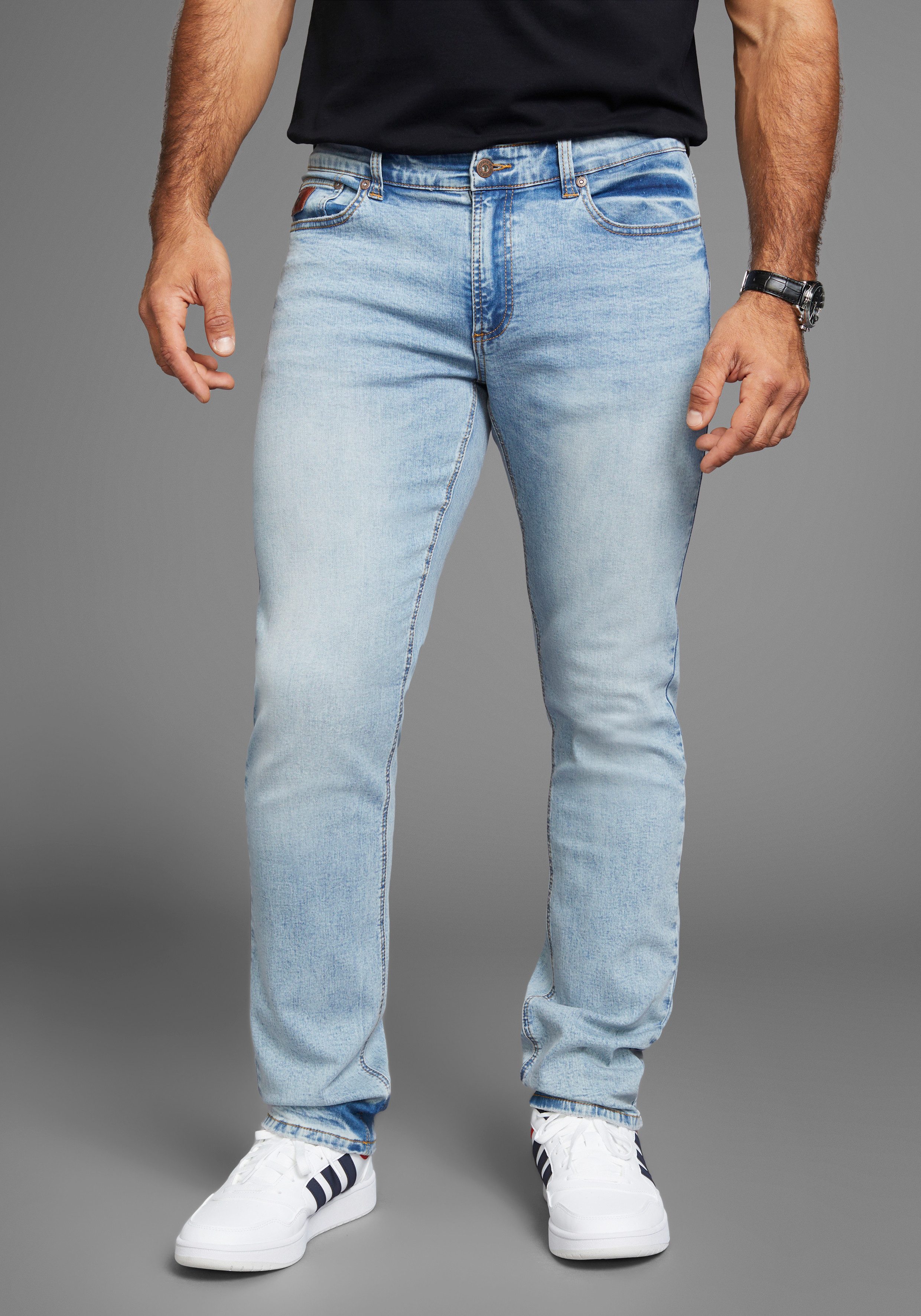 Bruno Banani Straight jeans Hutch rechte pasvorm, met destroyed-effecten, lage taillehoogte