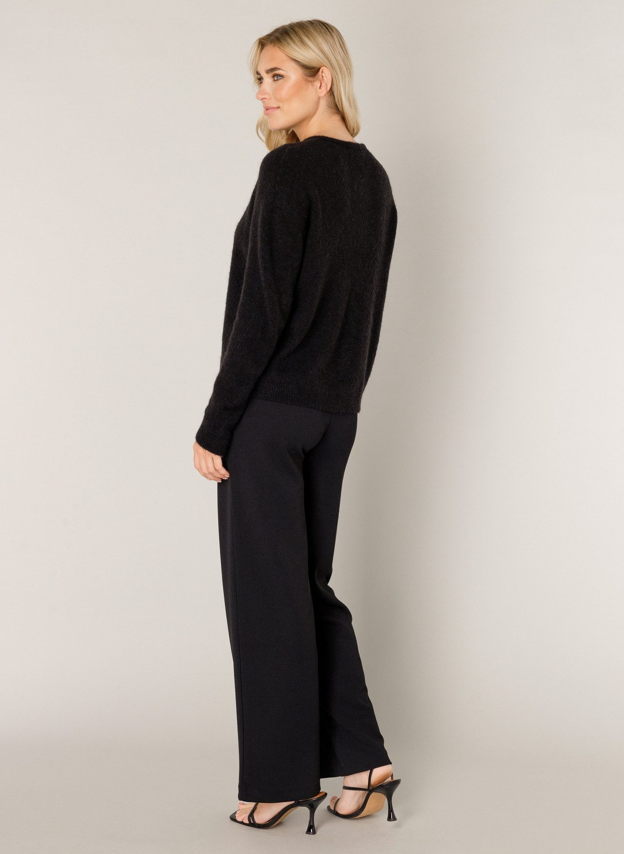 Base Level Cardigan Yuli