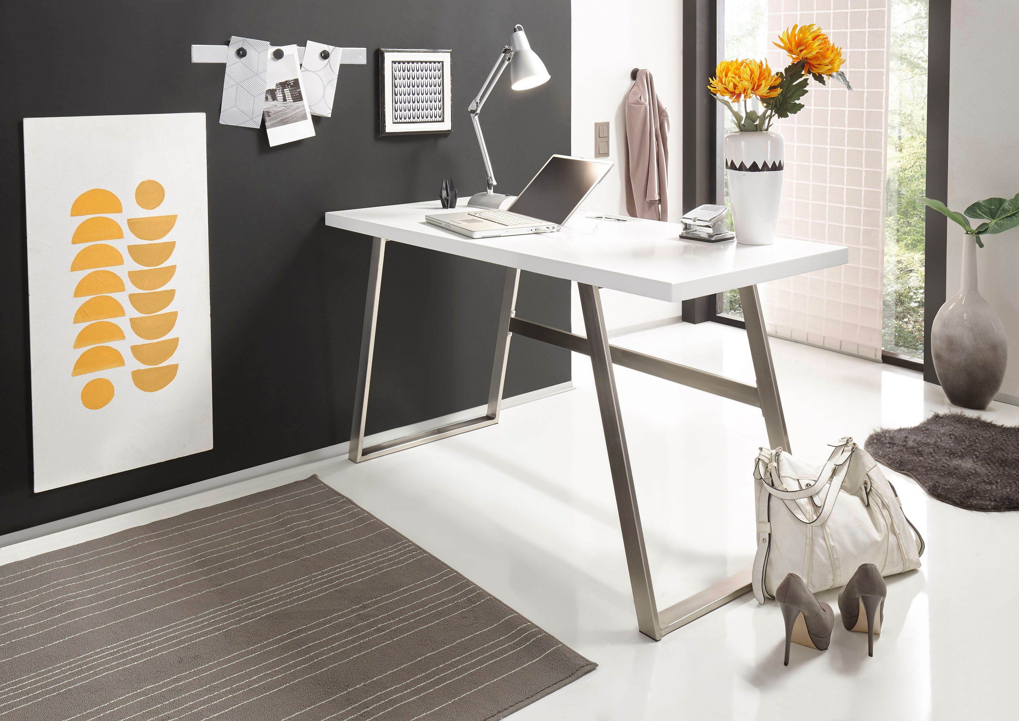MCA furniture Bureau ANDRIA Matwit gelakt met kabeldoorvoer, breedte 140 cm