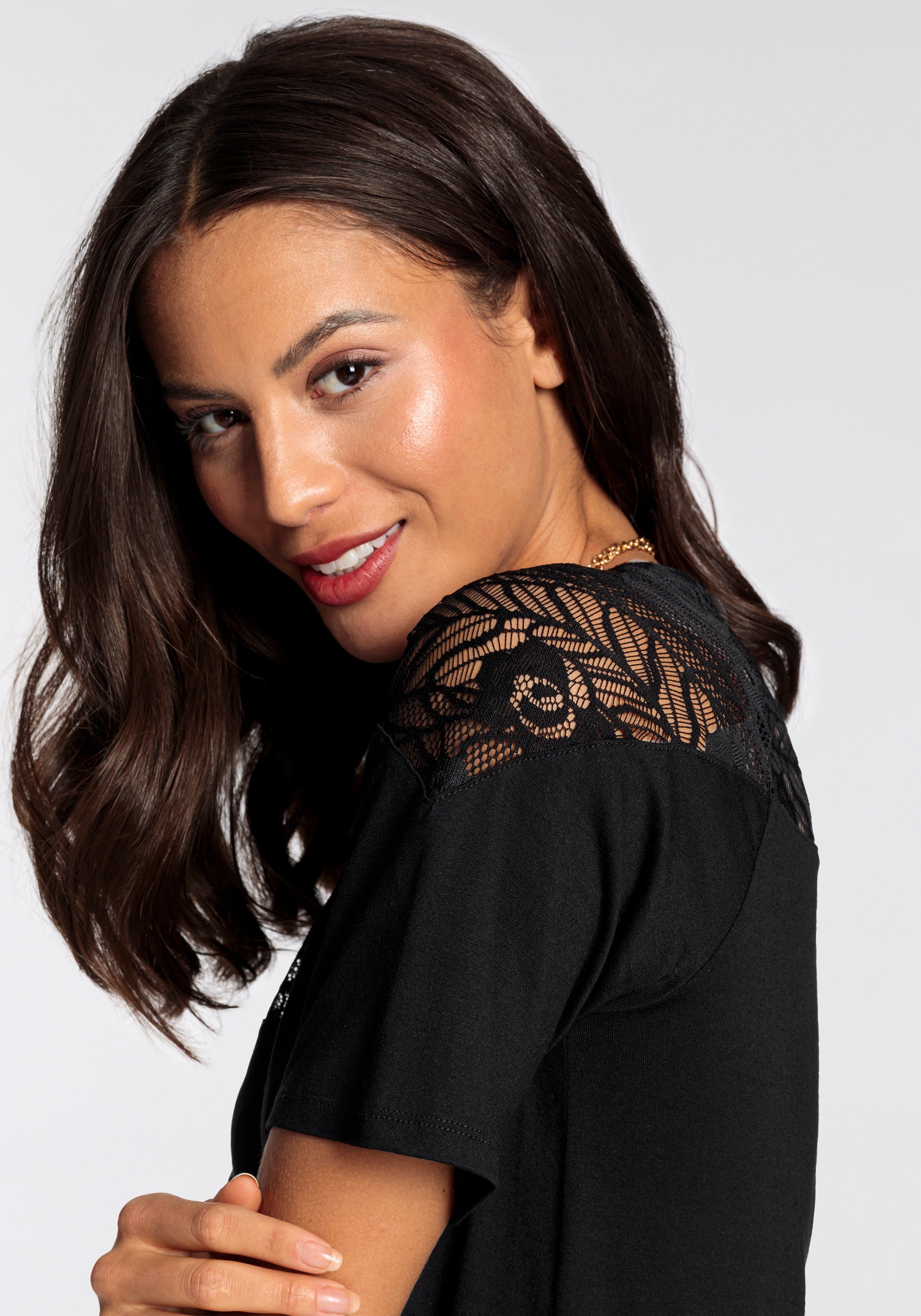 Laura Scott Wikkelshirt halfarm, figuurvolgende pasvorm, van single jersey en kant