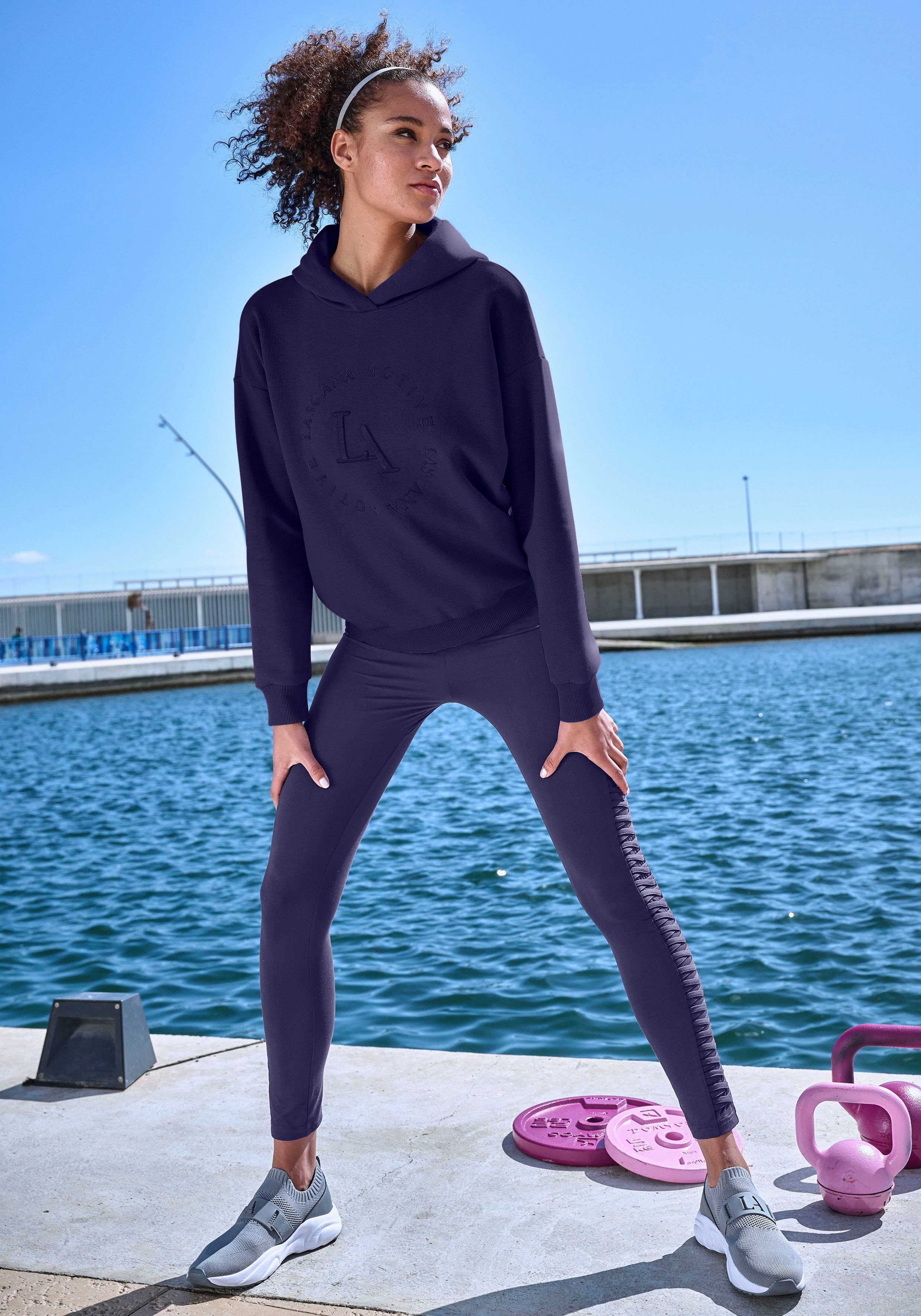 active by Lascana Hoodie - Performance hoodie met geborduurd rond logo en Performance hoodie met ronde logostiksel en zachte ribboorden
