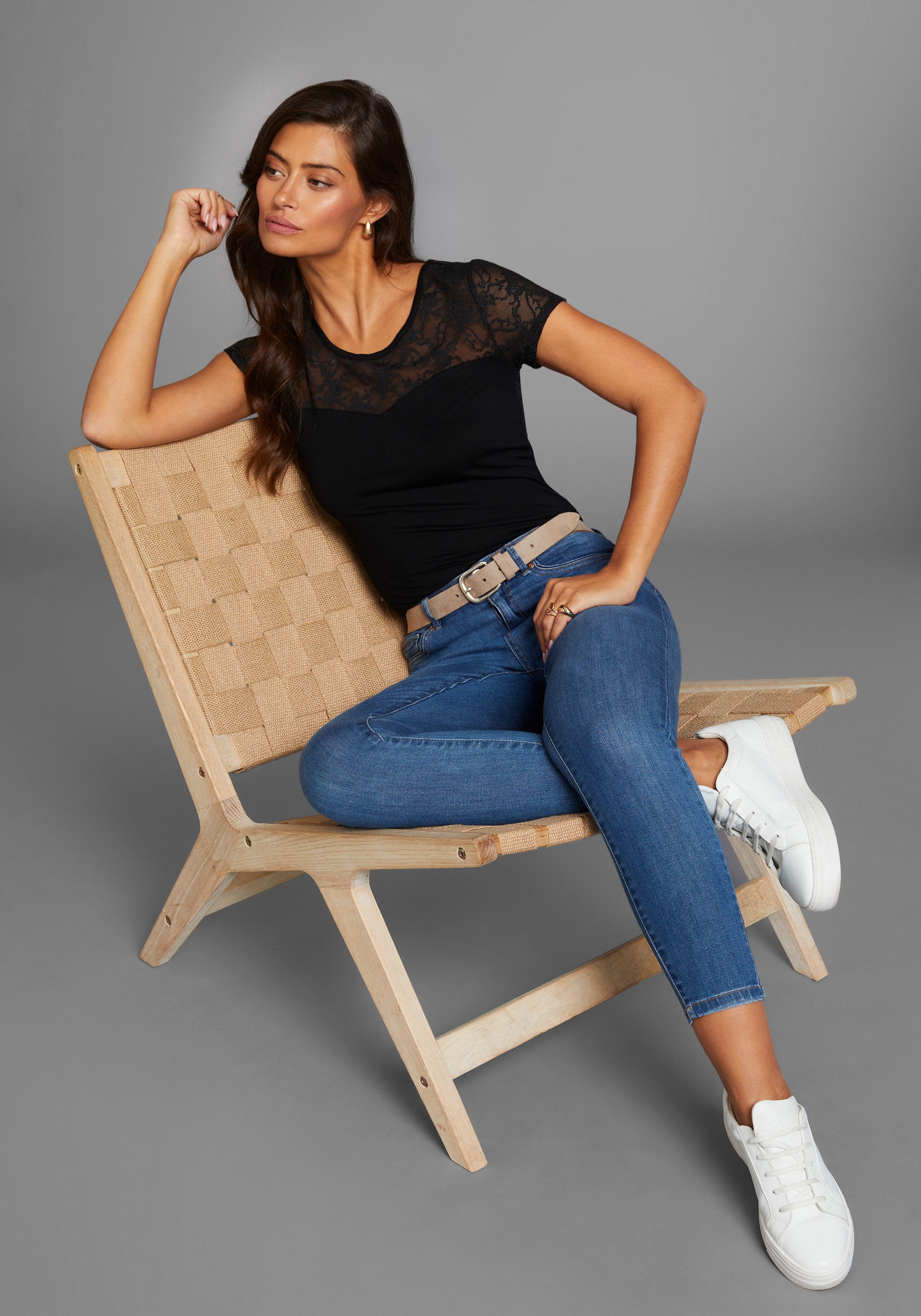 Melrose Shirt met ronde hals Korte mouwen heuplange pasvorm feminin gesneden