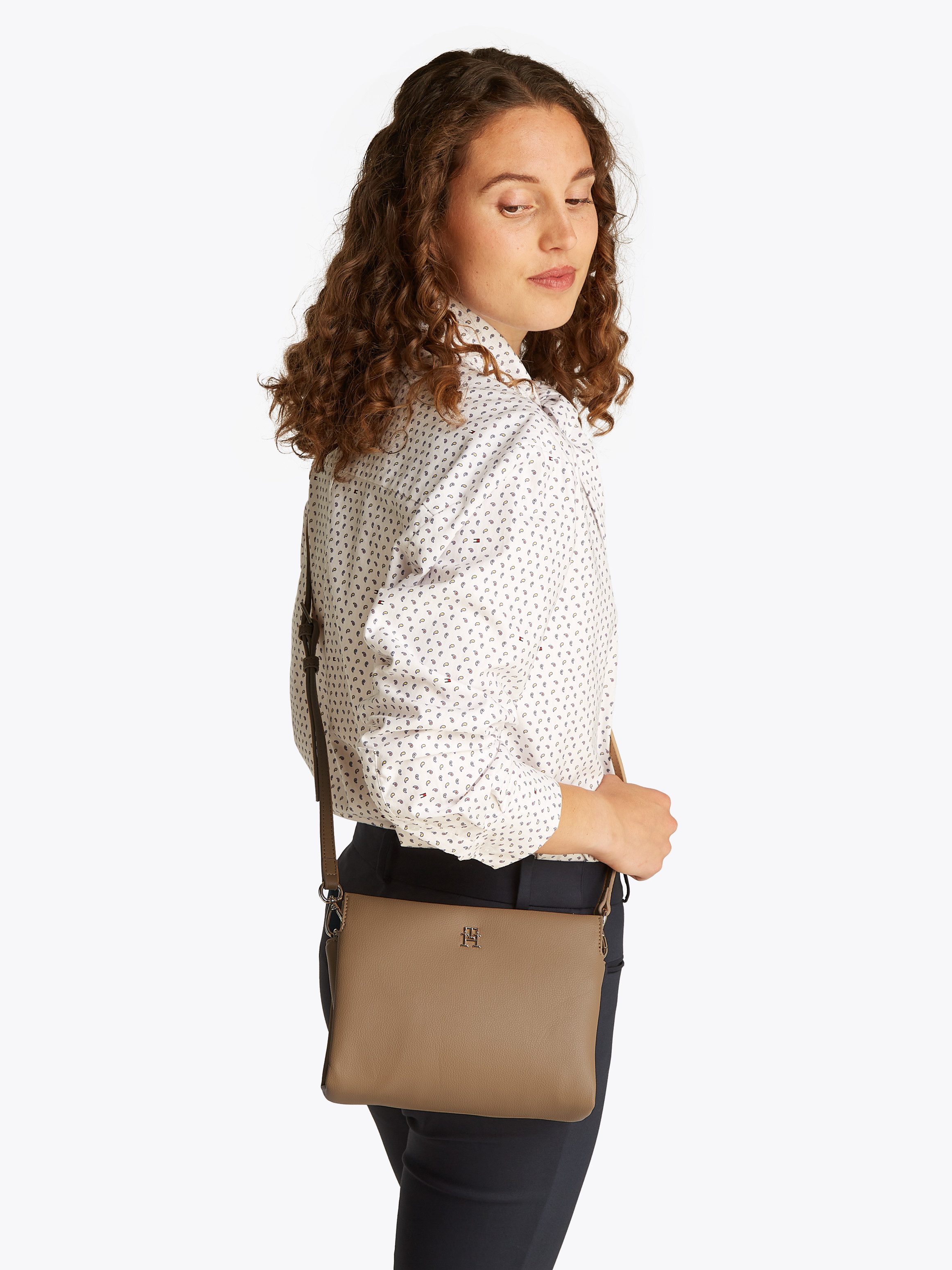 Tommy Hilfiger Schoudertas TH LEGACY MINI CROSSOVER dames schoudertas met th-sieraad