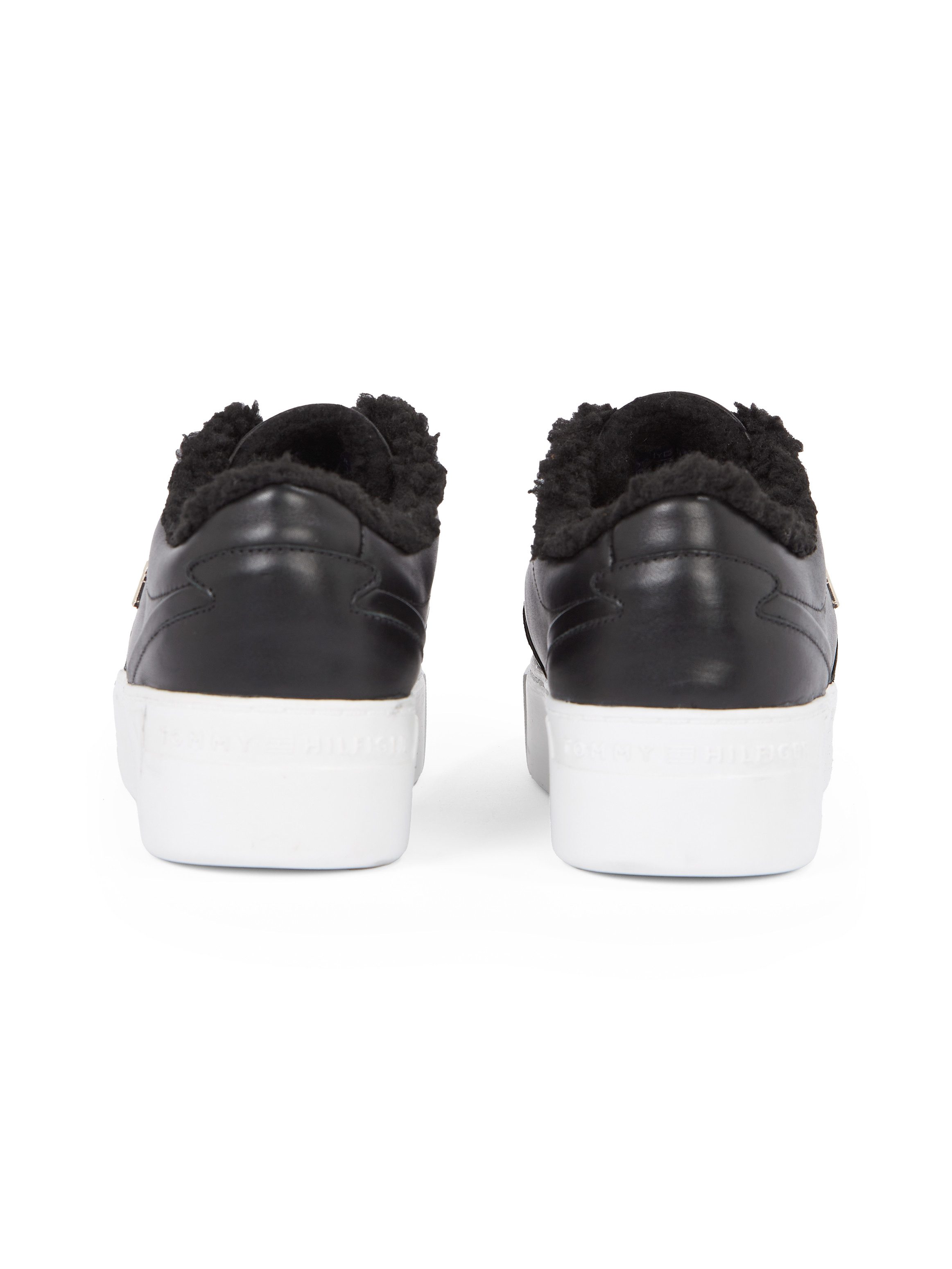 Tommy Hilfiger Plateausneakers ESSENTIAL PLATFORM SNEAKER FUR , vrijetijdsschoen, lage schoen, veterschoen met zijlijk th-logo