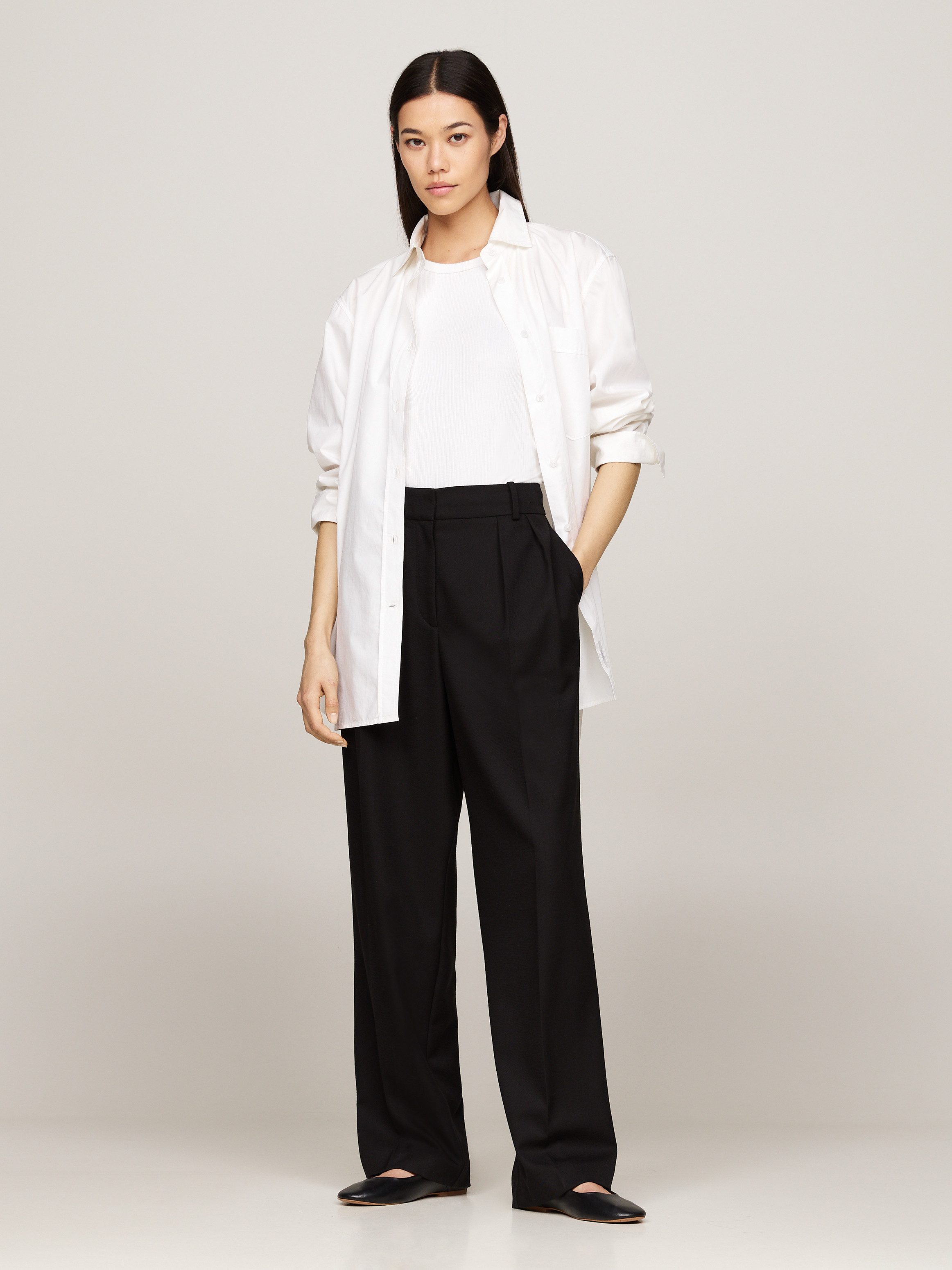 Tommy Hilfiger Geweven broek MD CORE RELAXED STRAIGHT PANT met logo-stiksel op de achterkant