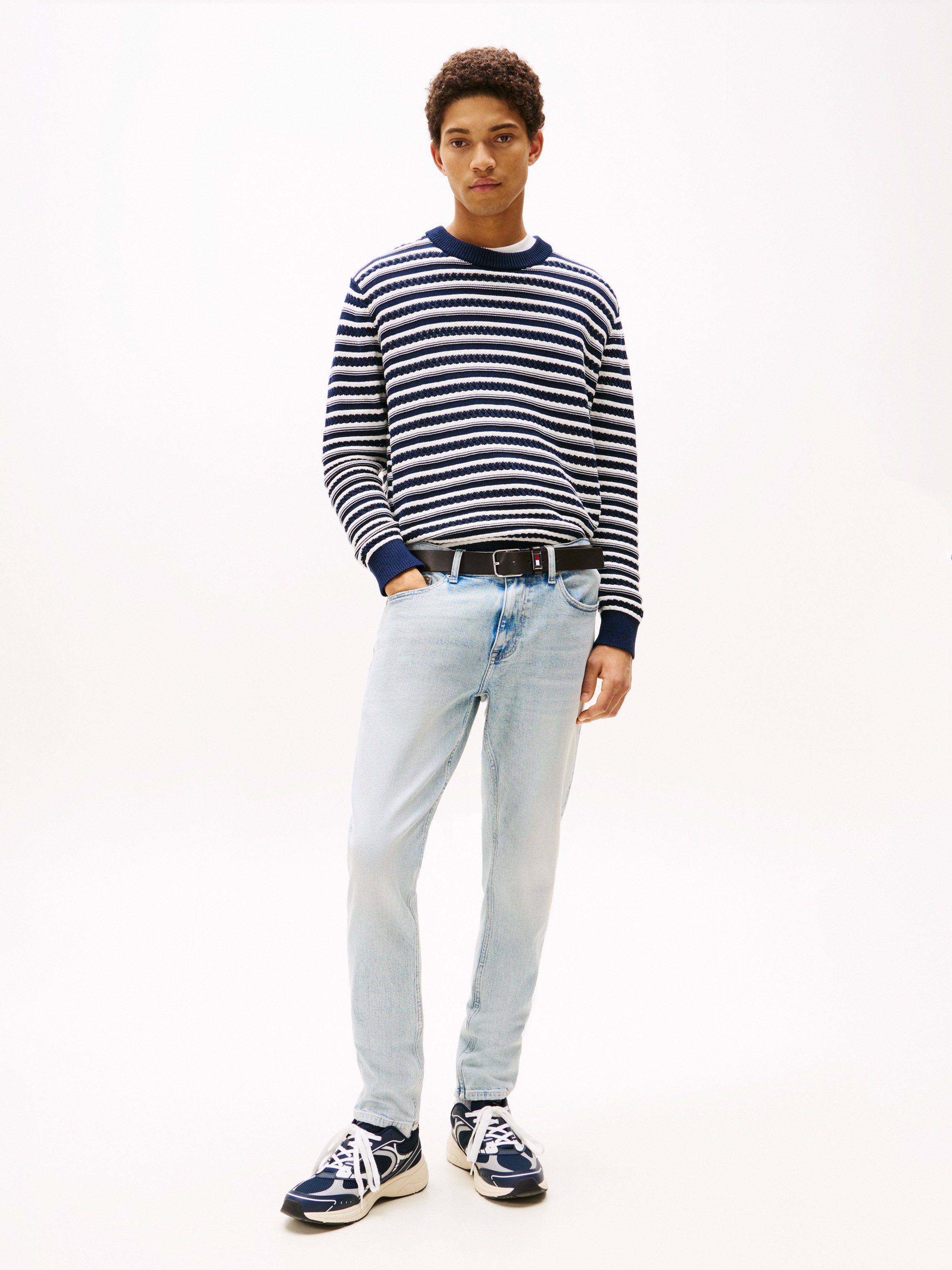 TOMMY JEANS Slim fit jeans AUSTIN SLIM TAPERED naar de enkel toe smaller wordende jeans met gemiddelde taillehoogte