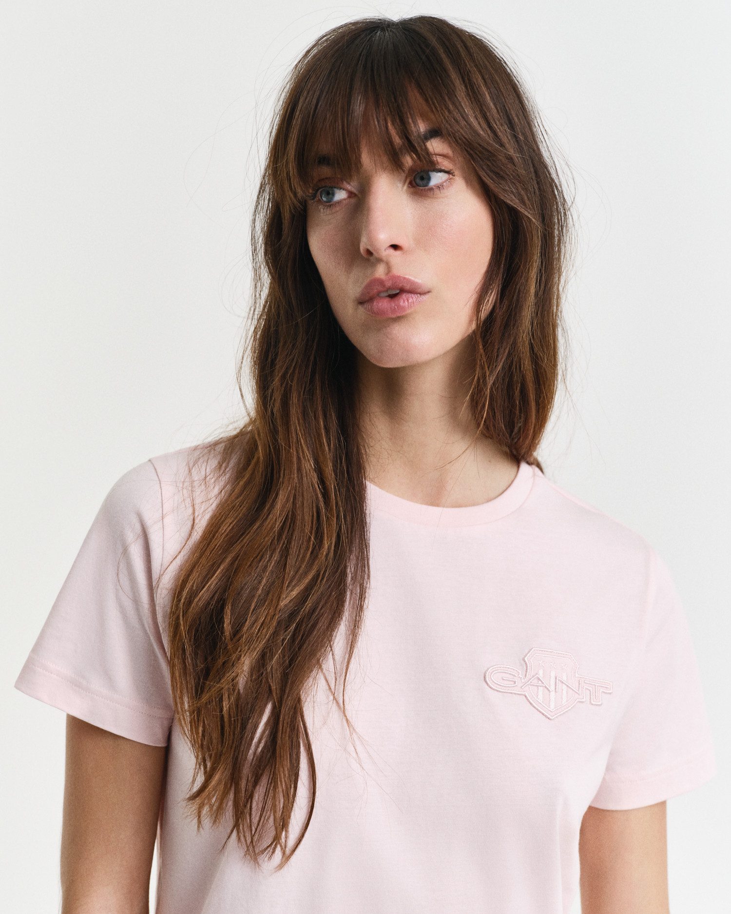 Gant T-shirt REG TONAL SHIELD SS T-SHIRT Ronde hals, ton sur ton borduurwerk