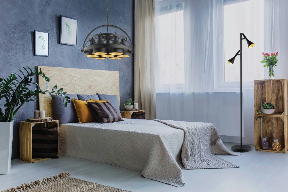 EGLO Staande lamp CORTADERAS Vloerlamp van staal in zwart, goudkleur, lamp met voetenschakelaar, GU10 (1 stuk)