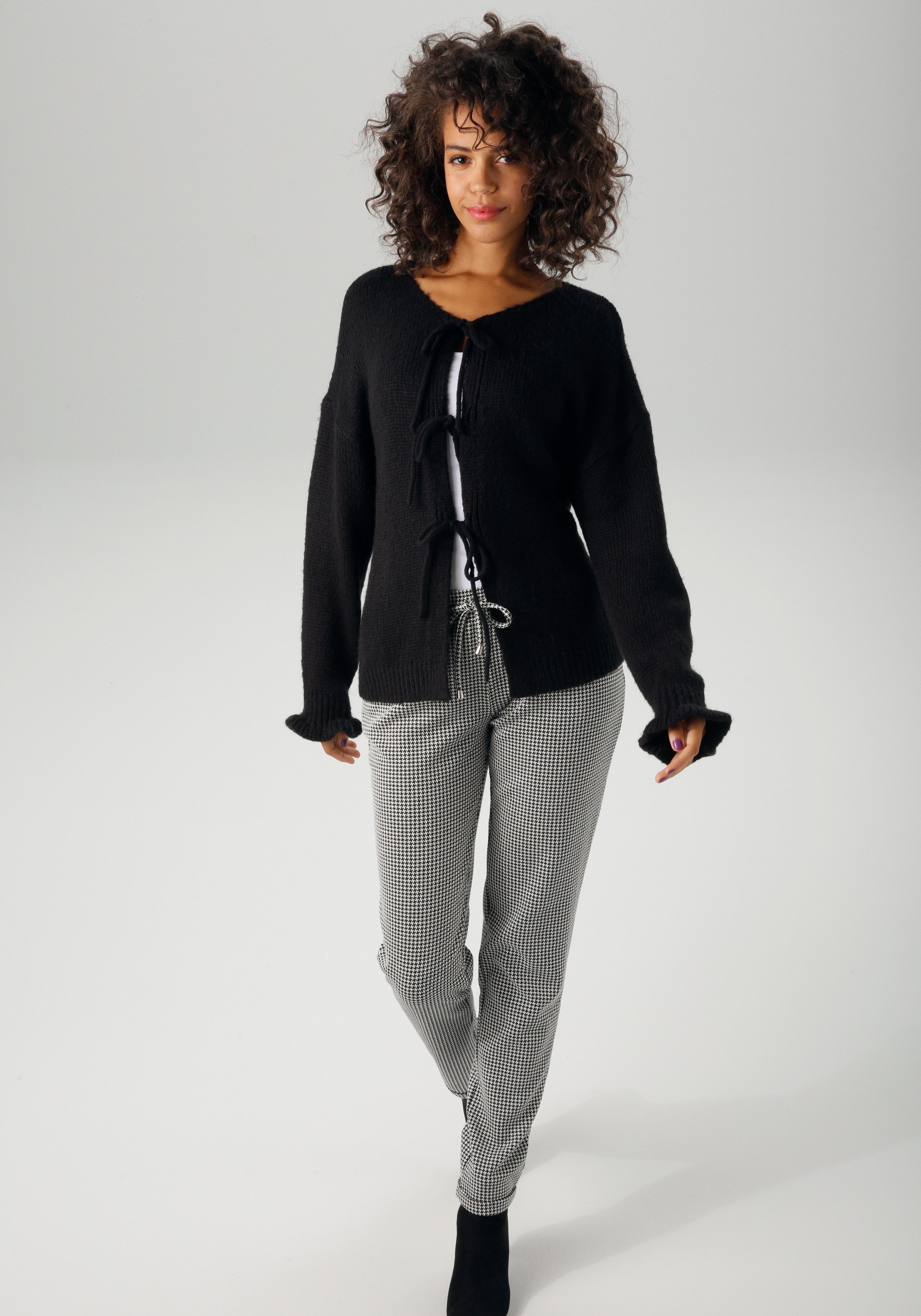 Aniston CASUAL Vest te sluiten met trendy strikbanden - nieuwe collectie