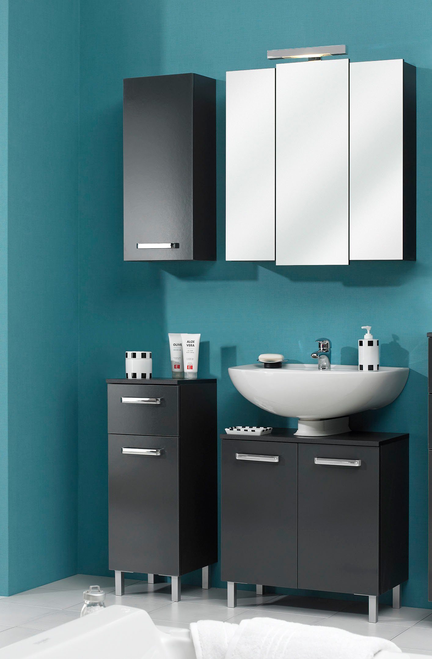 Saphir Badkamerserie Quickset 4-delig, wastafelonderkast met led-spiegelkast Onderkast, hangkast, incl. deurdempers, grepen chroom glans (4-delig)