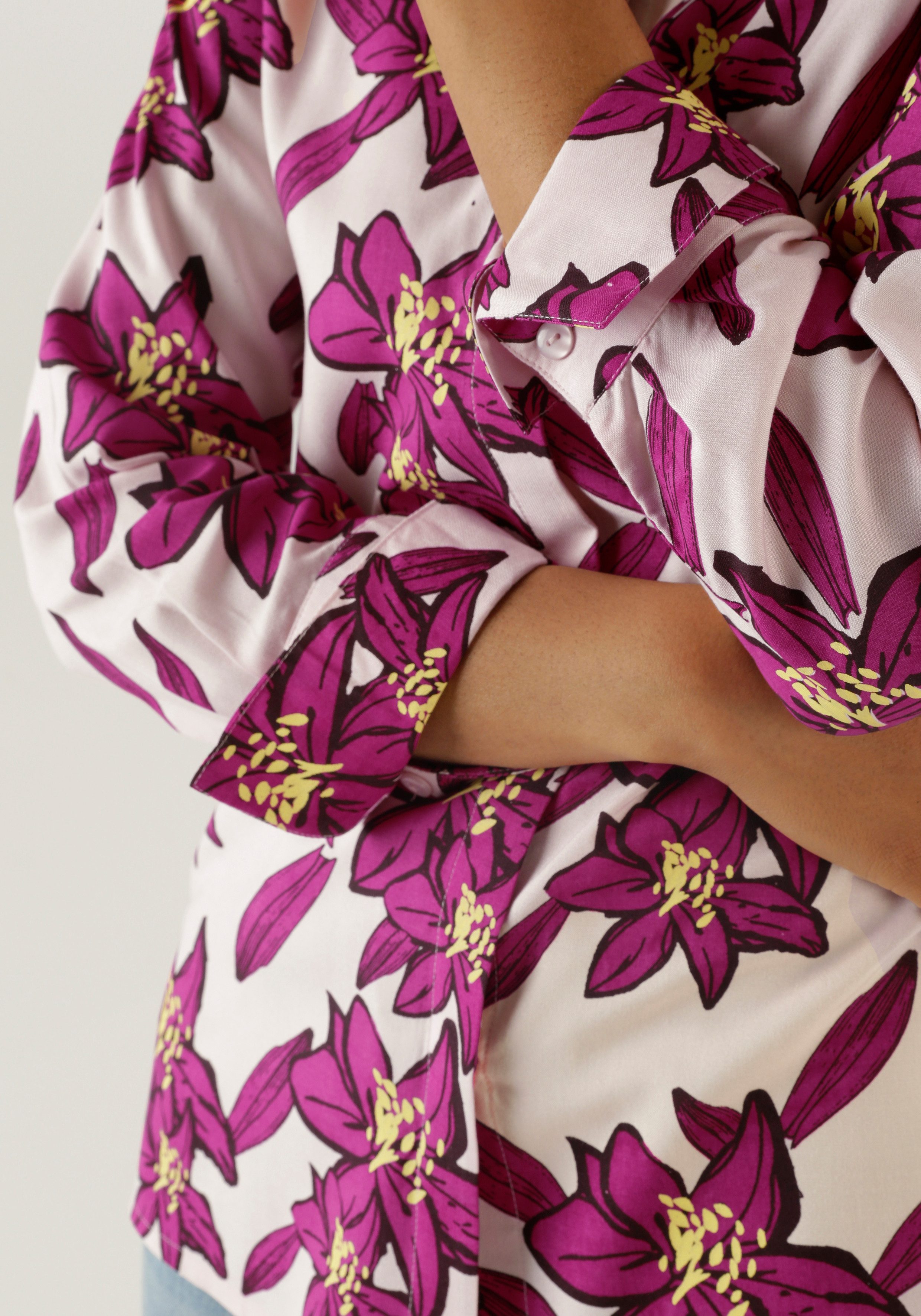 Aniston SELECTED Overhemdblouse met schilderachtige grote bloemenprint - nieuwe collectie