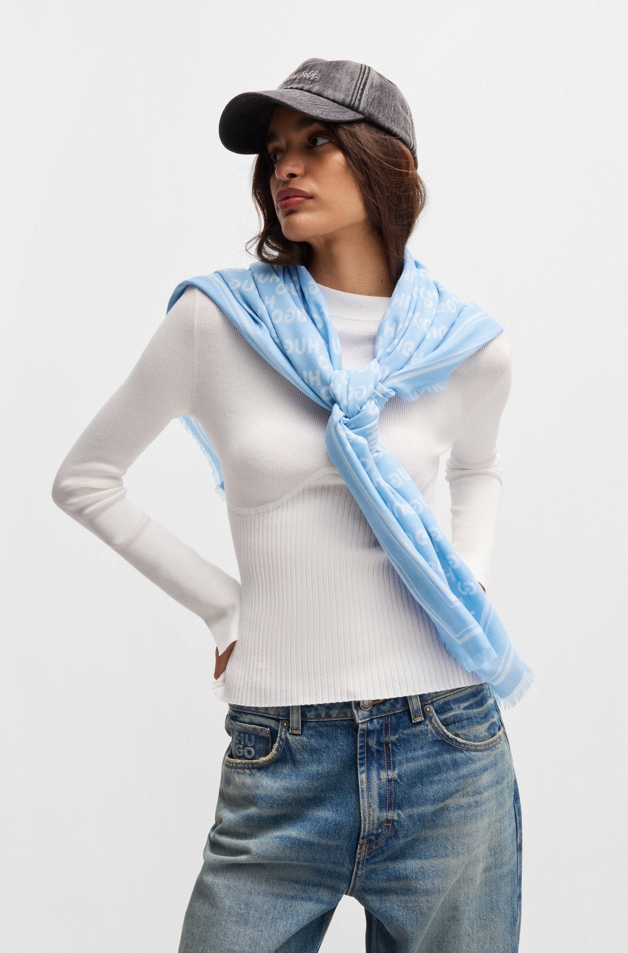 HUGO Sjaal Alycia 120*120 met hugo logoprints