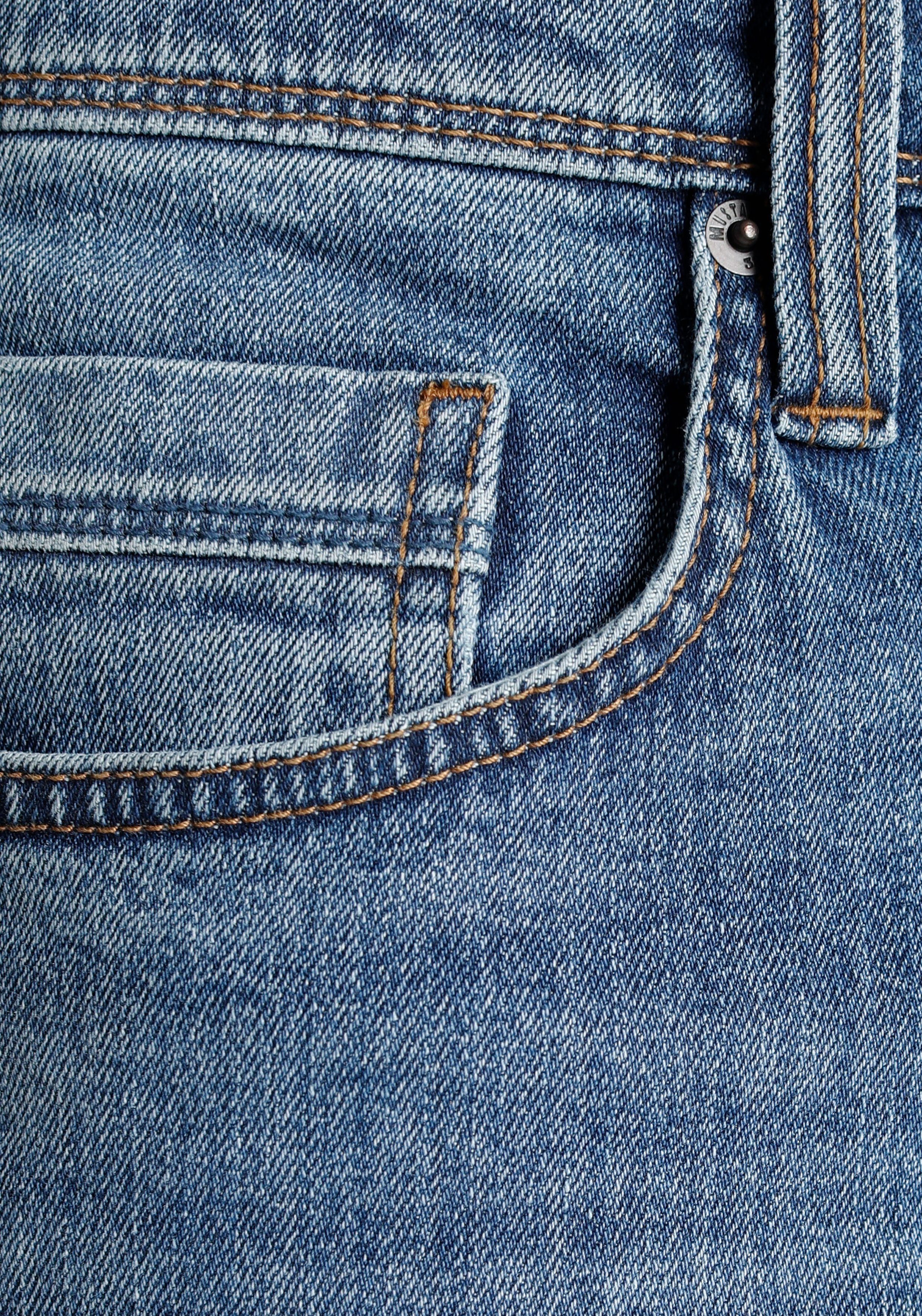 MUSTANG Jeansshort Washington omslagbaar, met lichte wassing