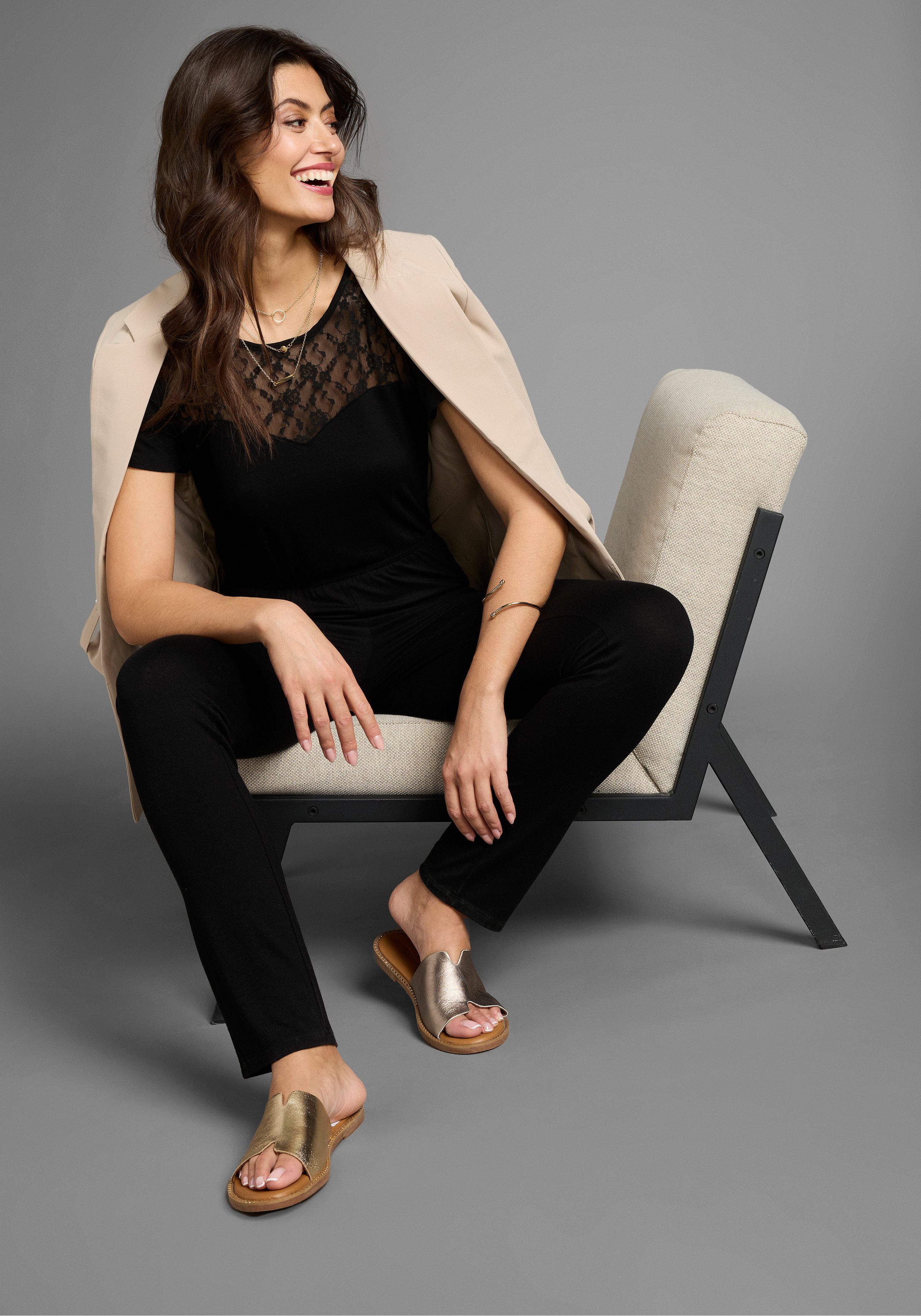Laura Scott Jumpsuit met kantinzet en comfortabele elastische tailleband - nieuwe collectie