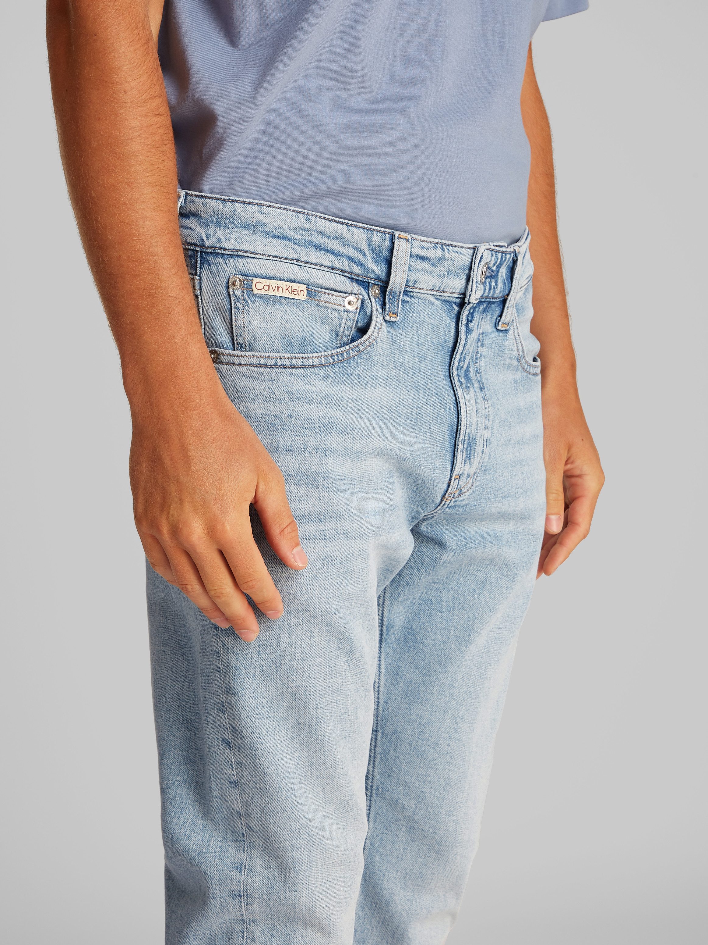 Calvin Klein Tapered jeans SLIM TAPER in lichtblauwe wassing