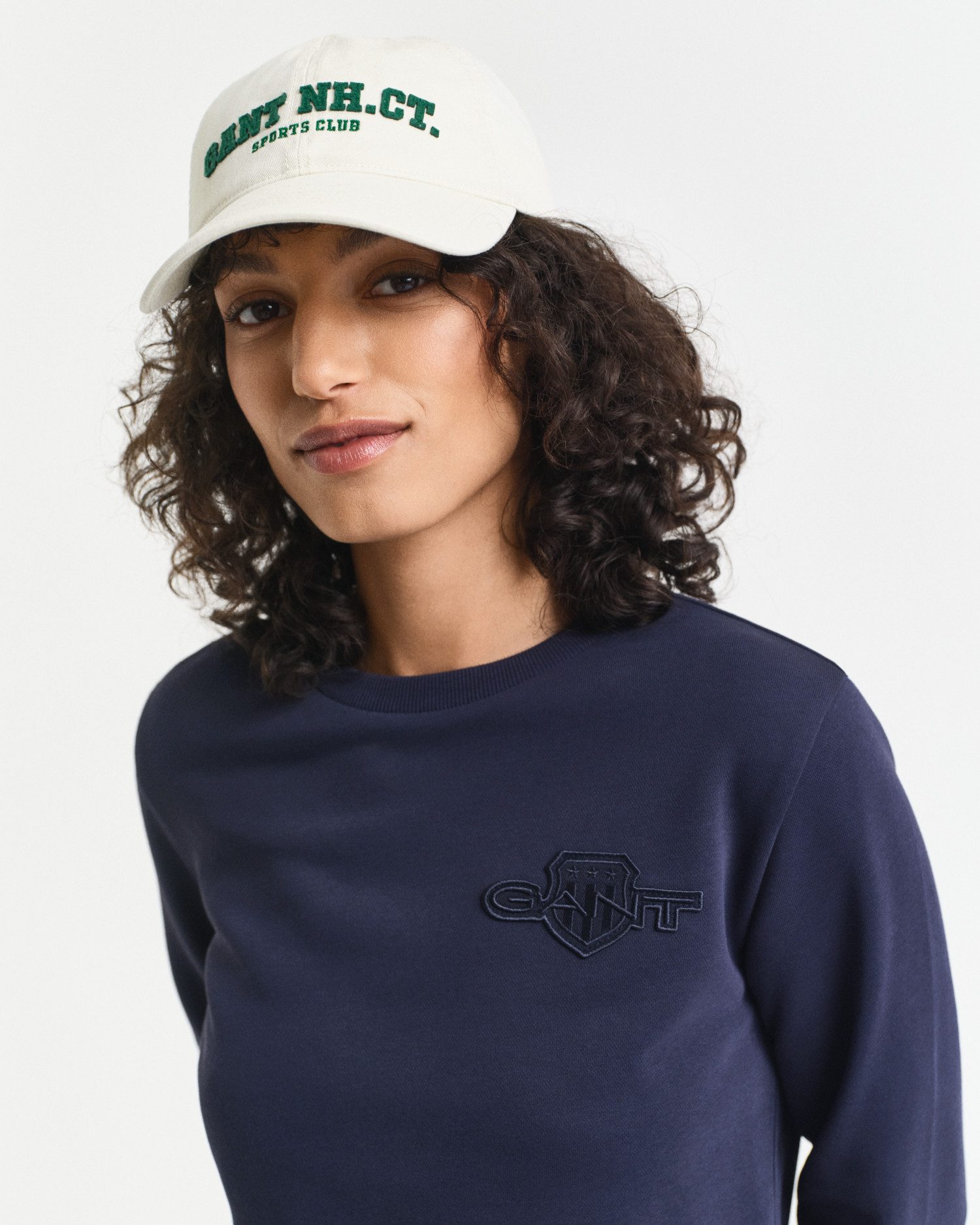 Gant Sweatshirt REG TONAL SHIELD C-NECK SWEAT Ton sur ton borduurwerk, ronde hals