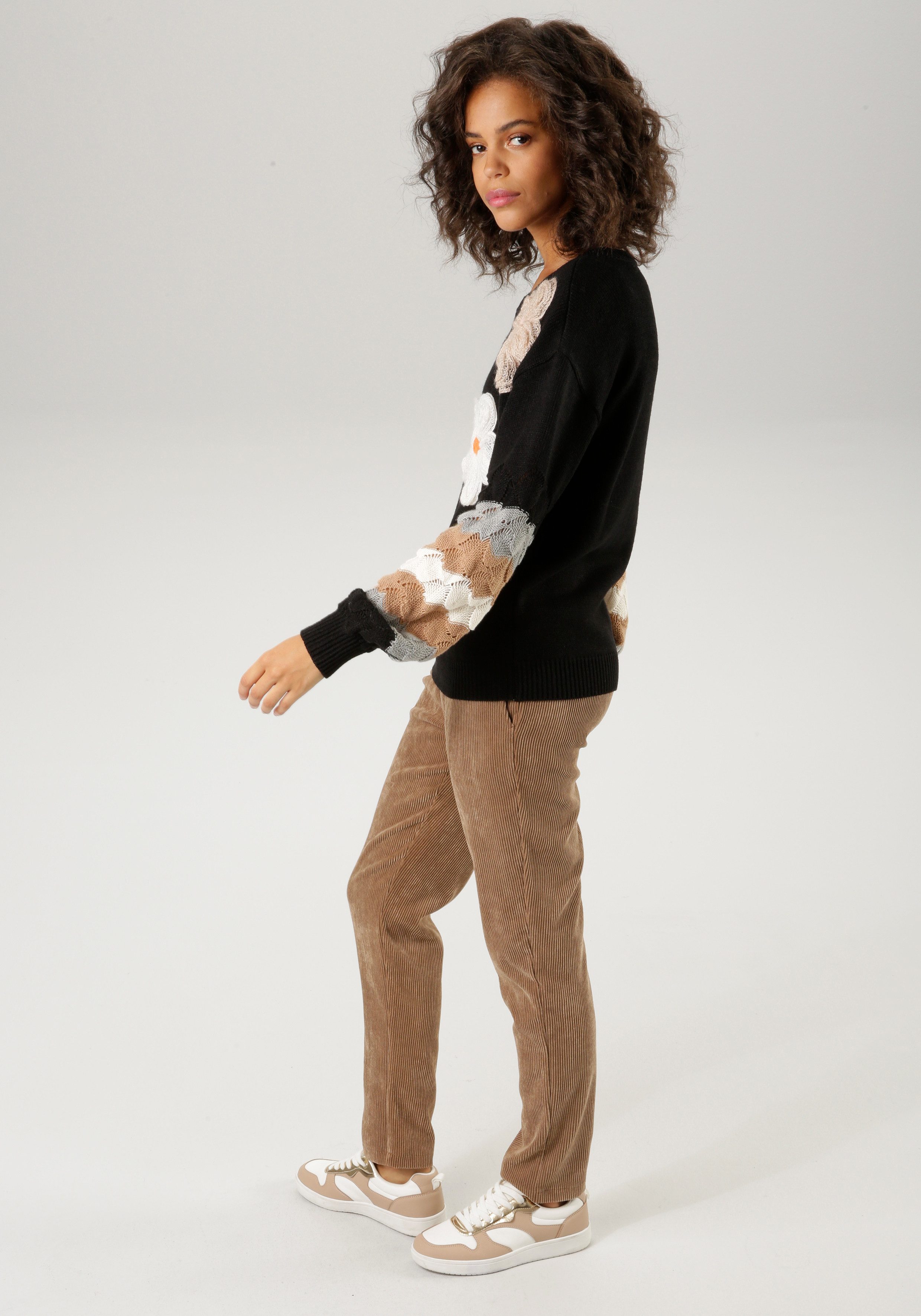 Aniston CASUAL Comfortbroek van trendy, elastische cord