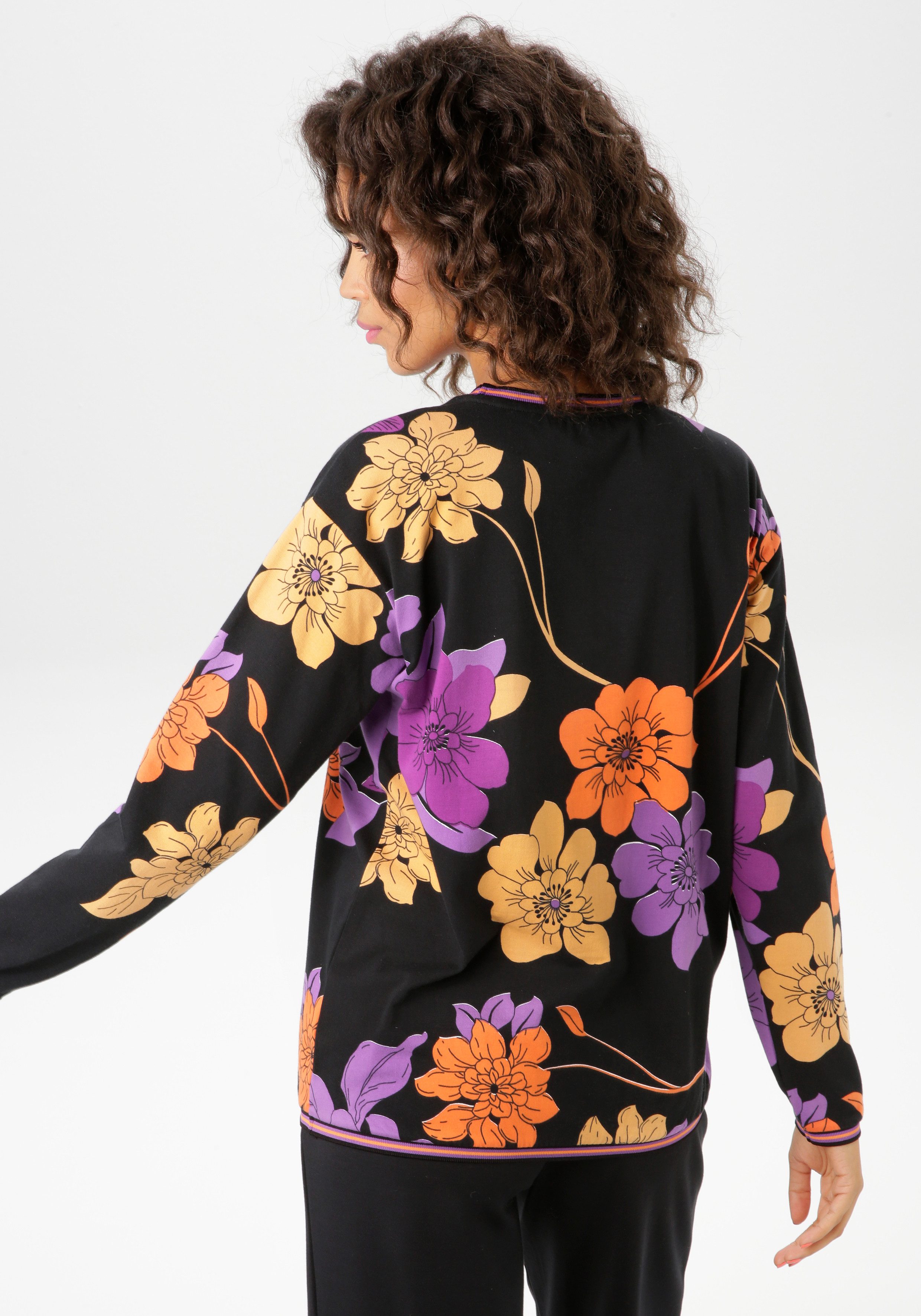 Aniston CASUAL Sweatshirt met grootformaat bloemen bedrukt - nieuwe collectie