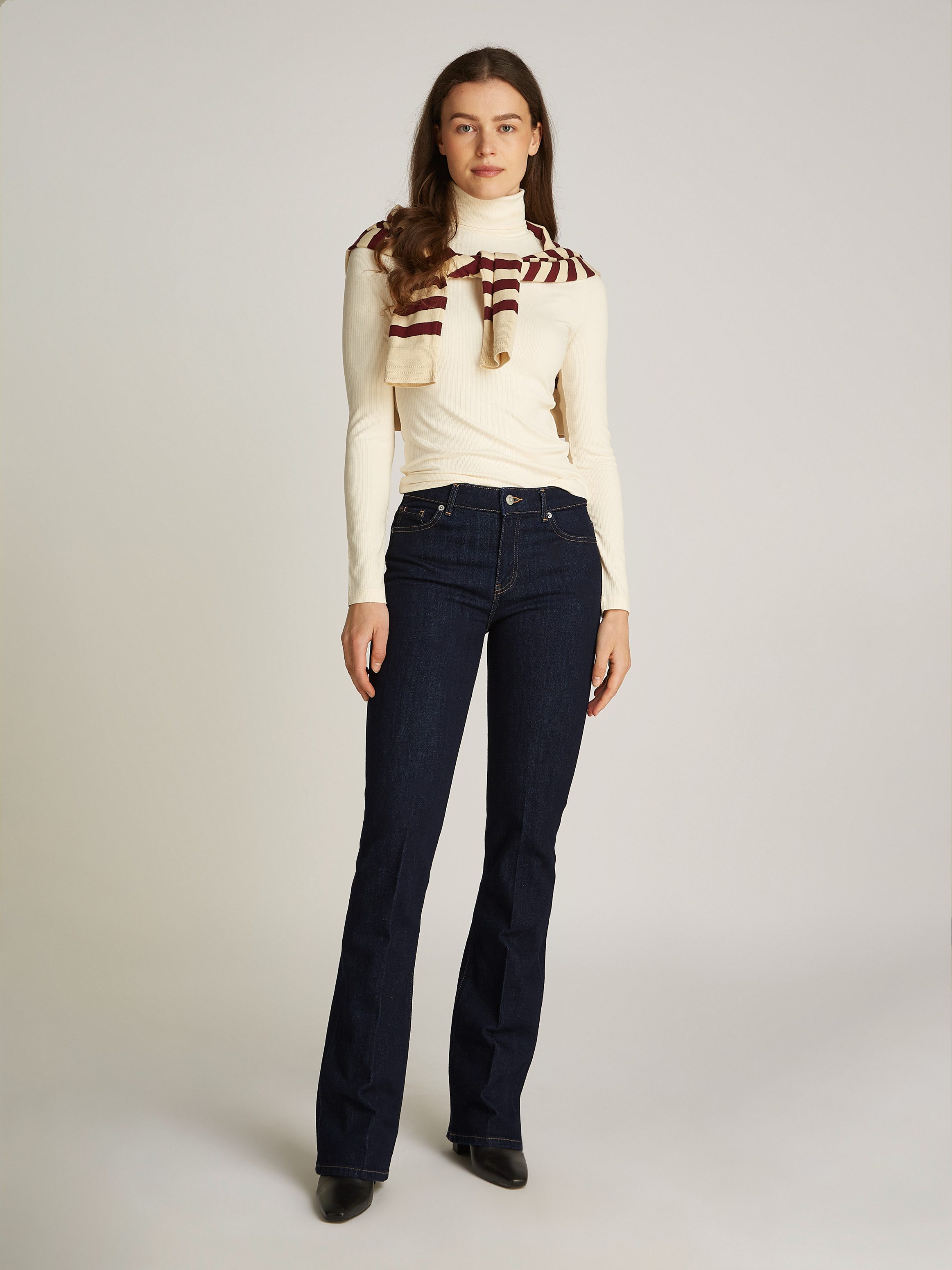 Tommy Hilfiger Bootcut jeans BOOTCUT REGULAR WAIST gemiddelde normale taillehoogte, met persplooien, met studs