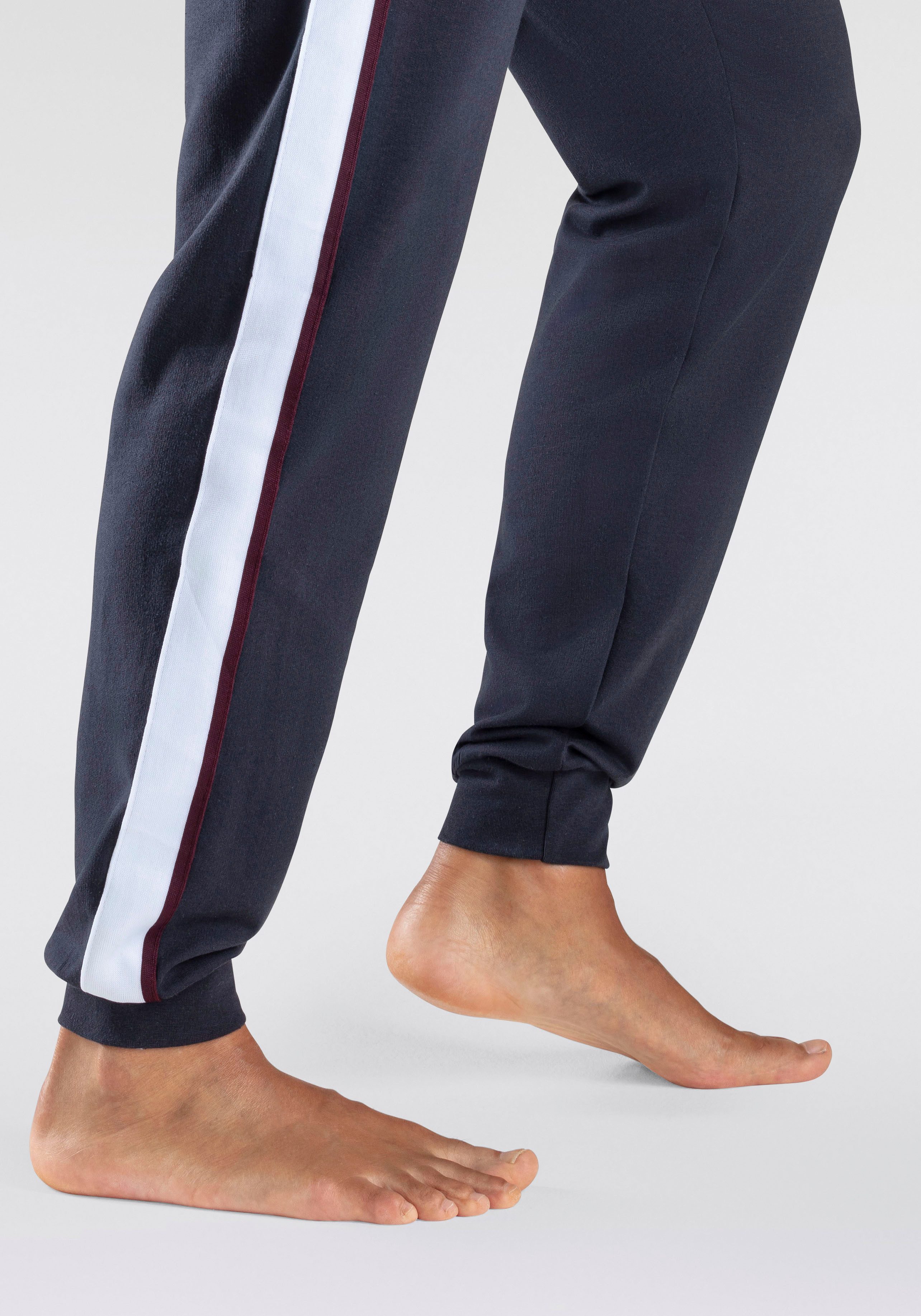 Bench. Loungewear Sweatbroek met opgestikte strepen opzij en logoprint