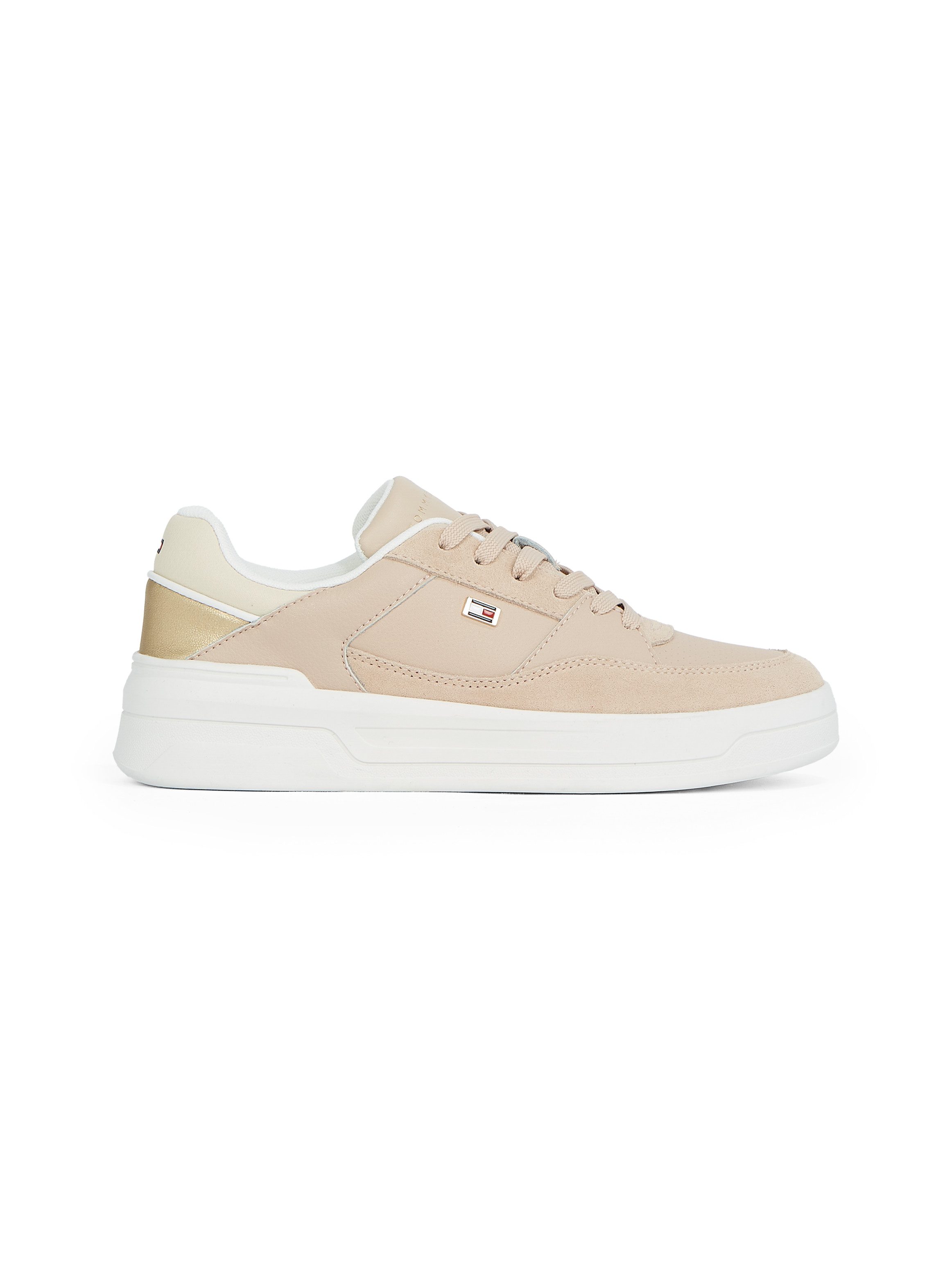 Tommy Hilfiger Plateausneakers ESSENT BASKET SNEAKER METALLIC vrijetijdsschoen, lage schoen, veterschoen met zijlogo-vlag
