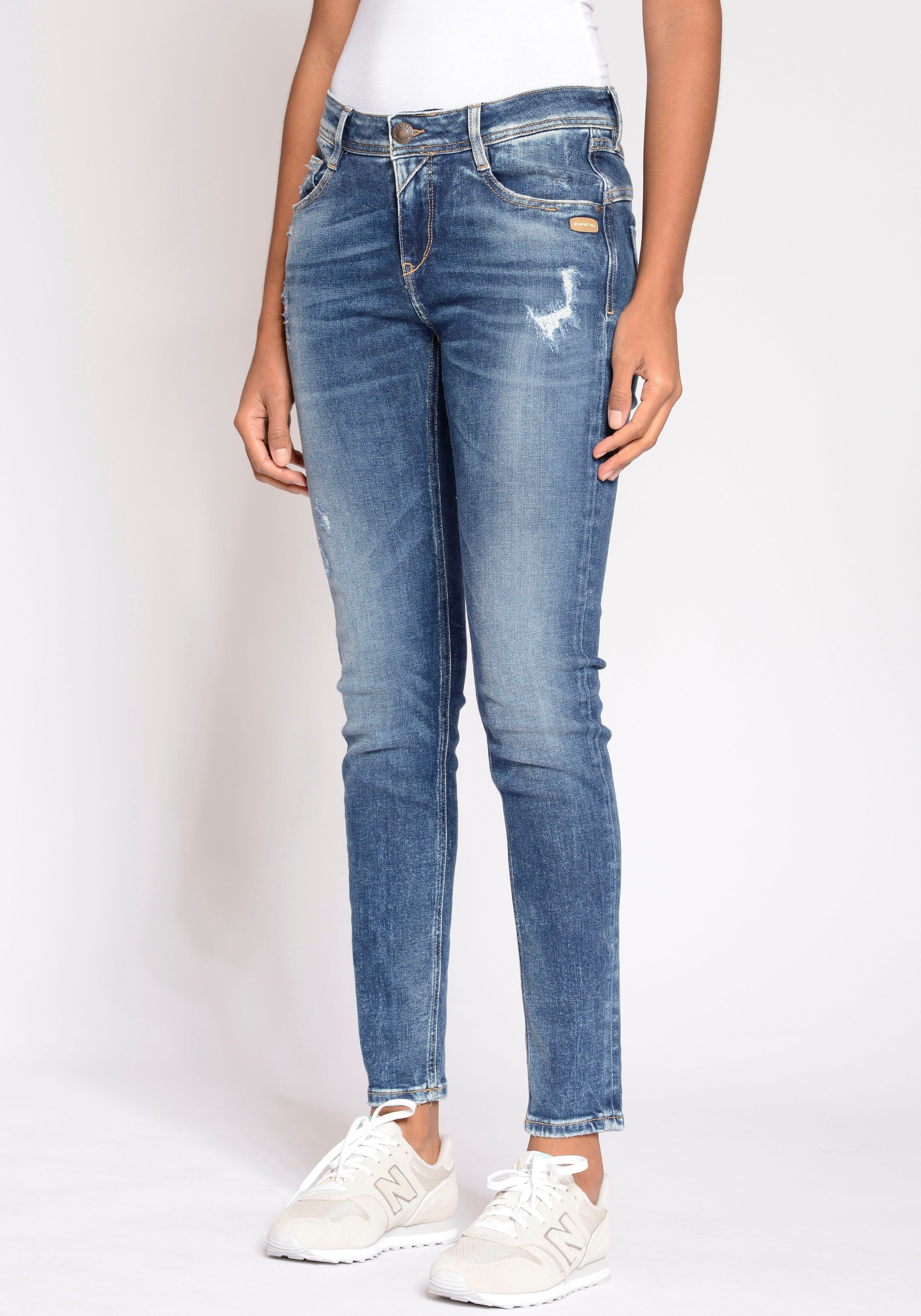 GANG Relax fit jeans 94AMELIE met dubbel juk en diepe zakken op de achterkant