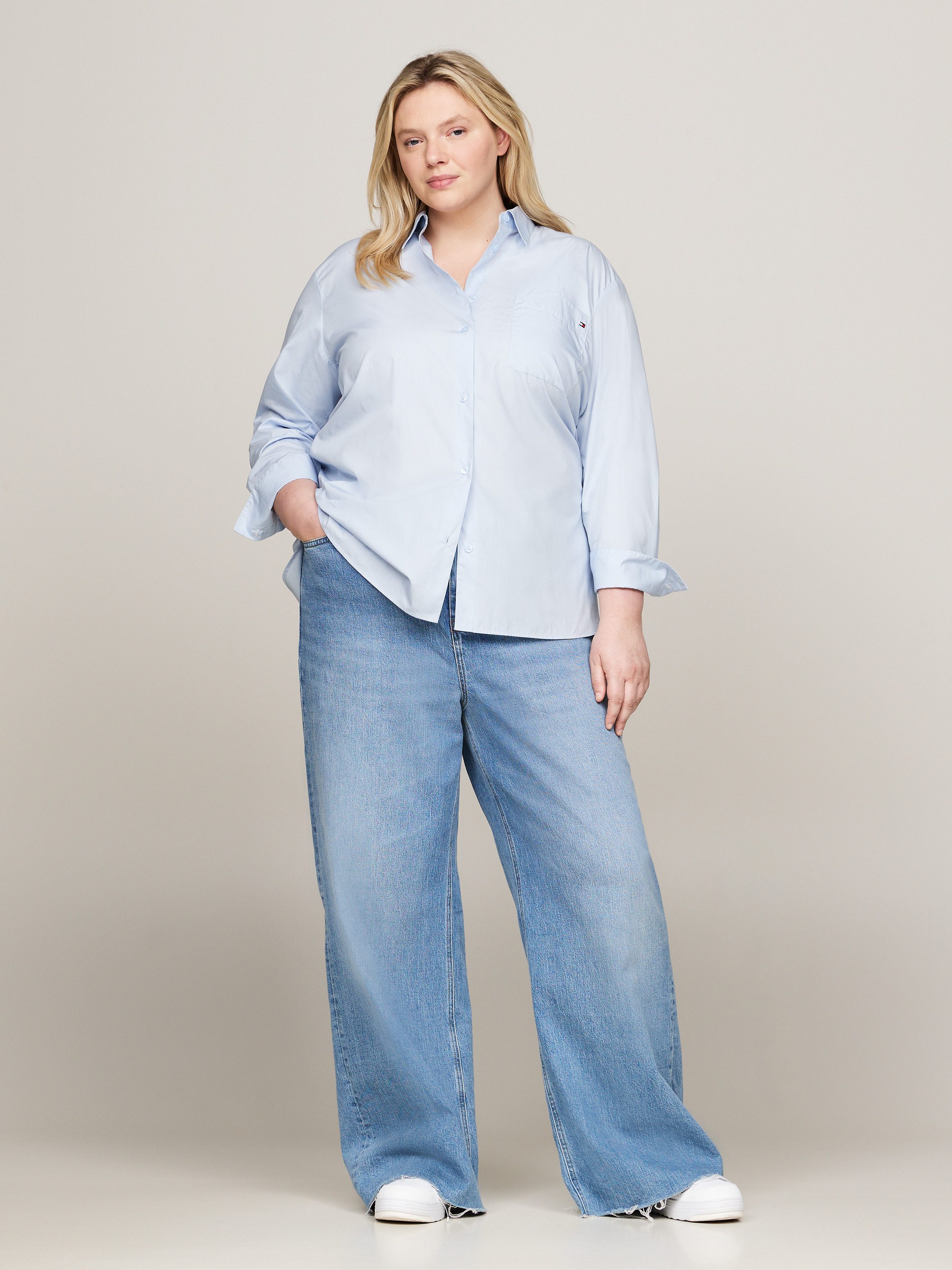Tommy Hilfiger Curve Overhemdblouse CRV ESS COTTON EASY FIT SHIRT in grote maten borstzak kellerplooi achter afgeronde zoom
