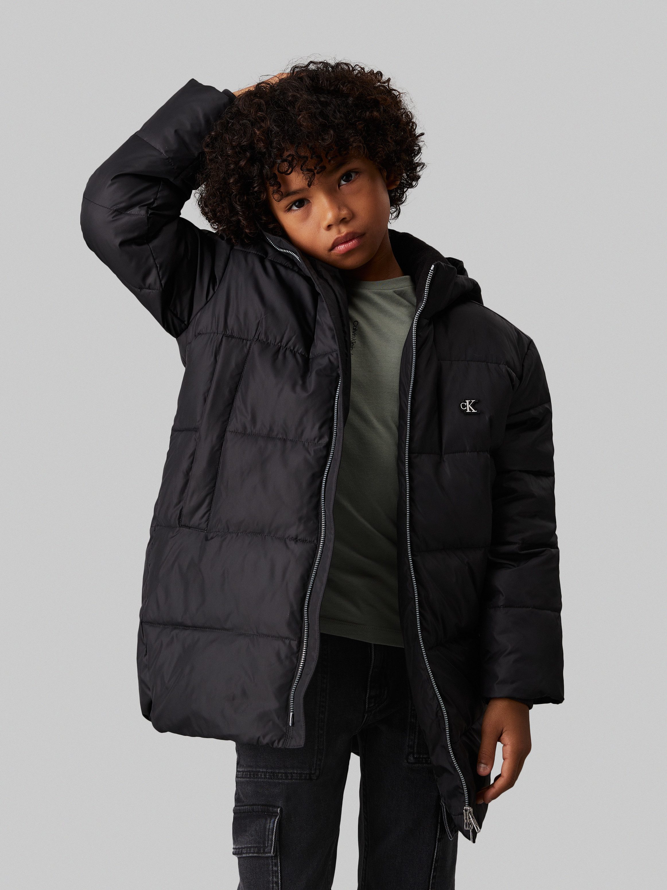 Calvin Klein Parka ESSENTIAL PARKA PUFFER voor kinderen tot 16 jaar en met logo-patch