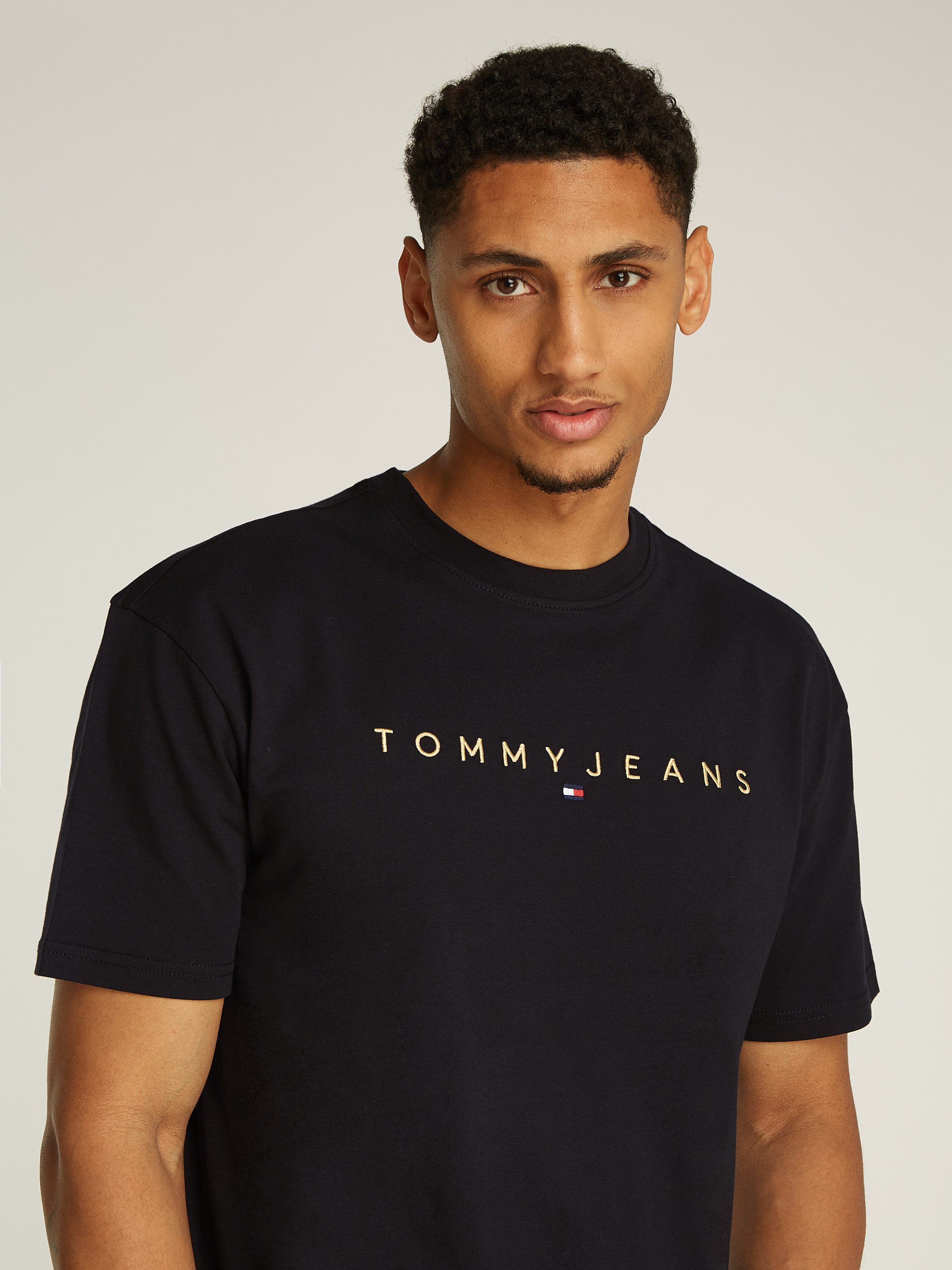 TOMMY JEANS T-shirt TJM REG GOLD LINEAR LOGO TEE EXT