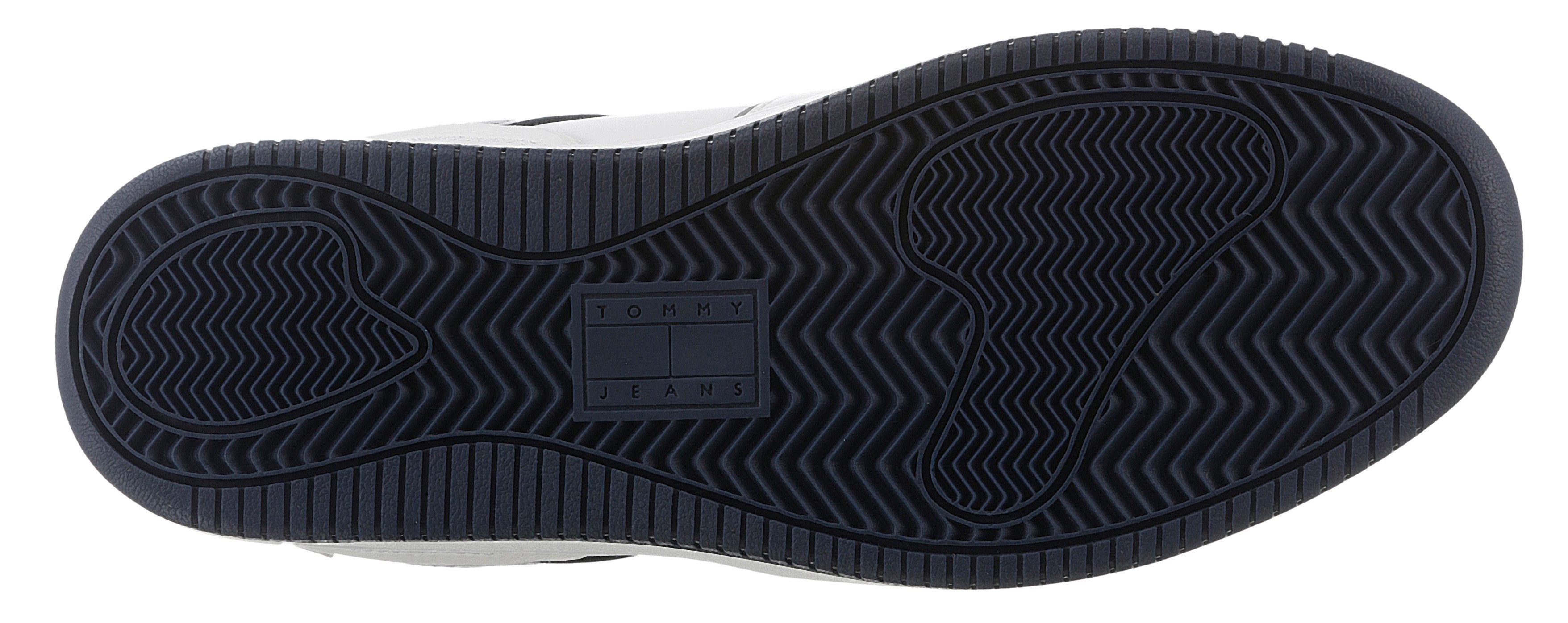 TOMMY JEANS Sneakers met sleehak TJM RETRO BASKET CUPSOLE veterschoenen, vrijetijdsschoen, lage schoen met contrastafwerkingen