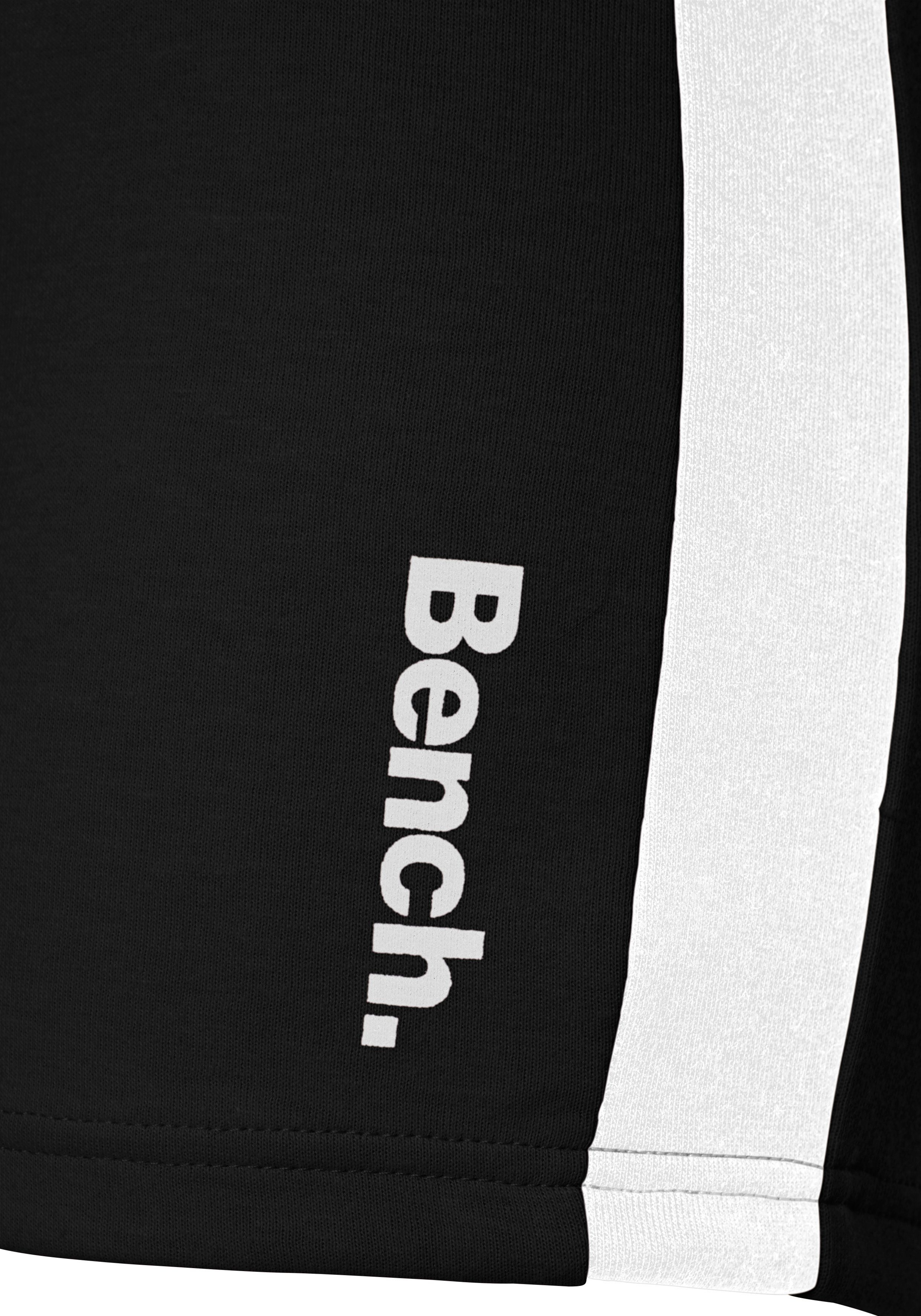 Bench. Loungewear Relaxshorts Korte broek met zijstrepen, loungewear