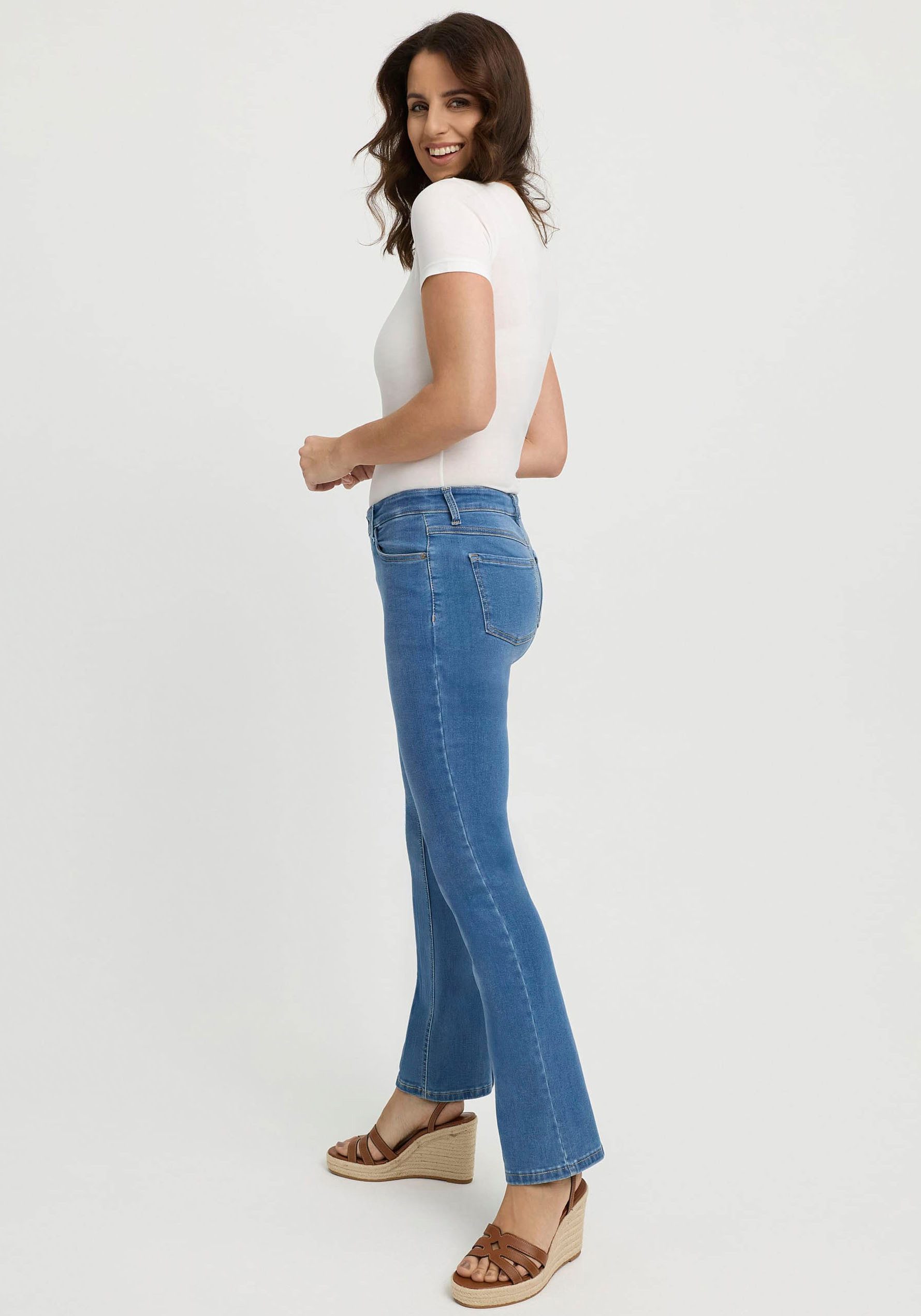 wonderjeans Bootcut jeans Boot Nauwsluitend model met licht uitlopende broekspijpen