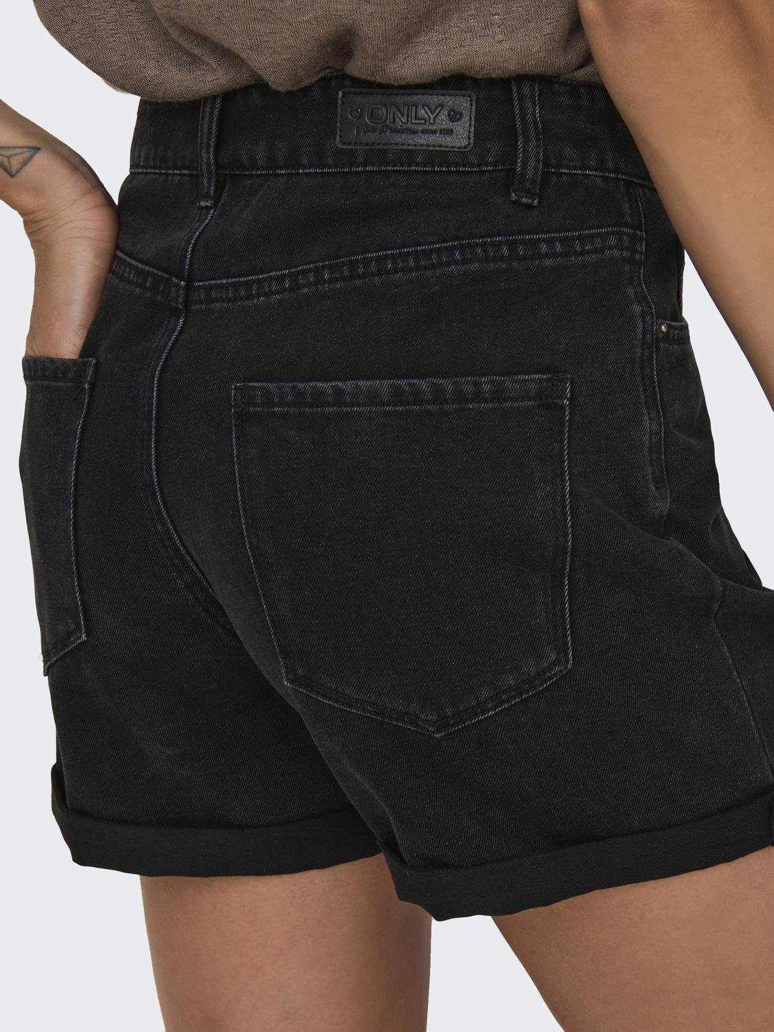 Only Jeansshort ONLVEGA HW MOM DNM SHORTS NOOS