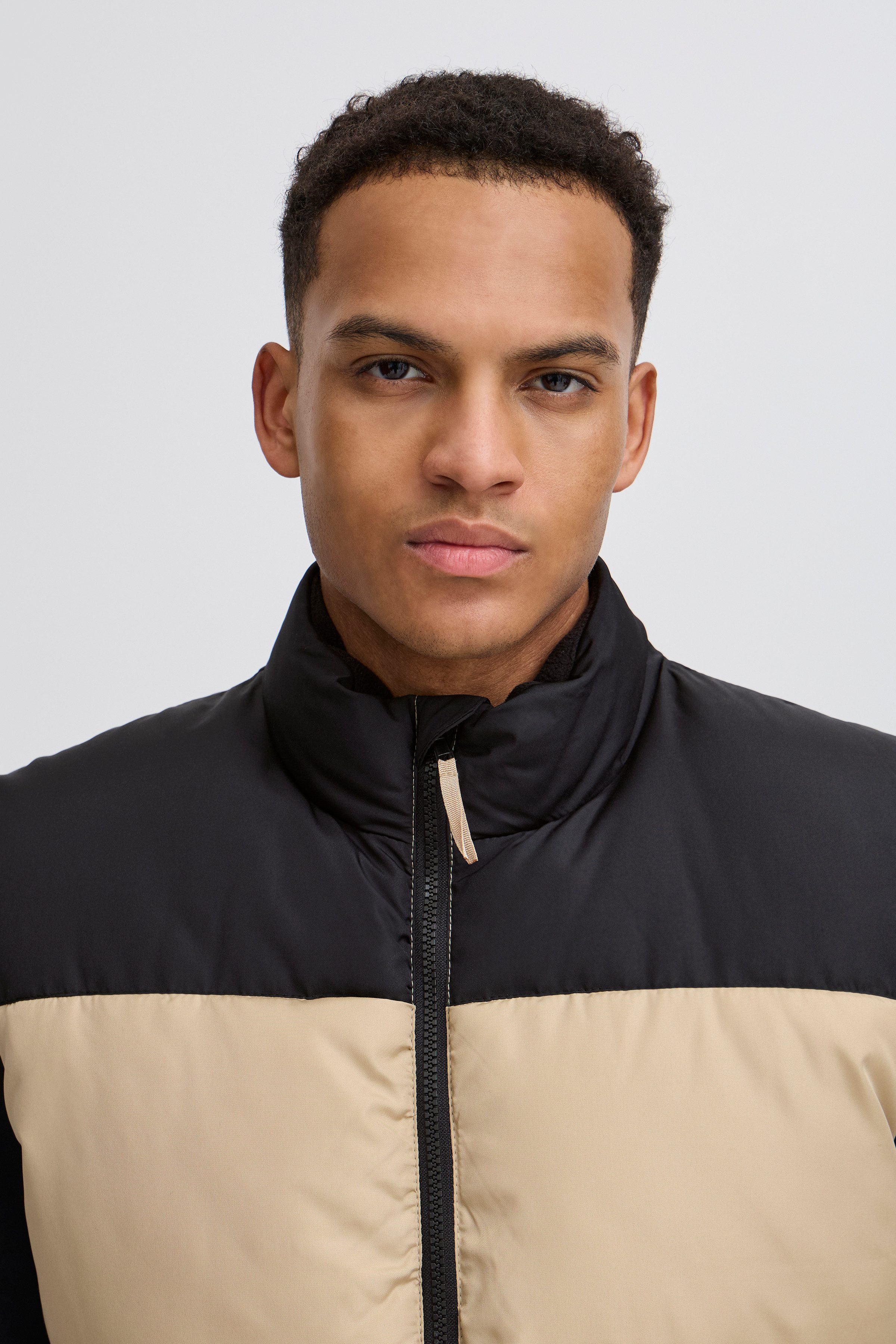 Blend Outdoorjack BHELWIN colorblock vest