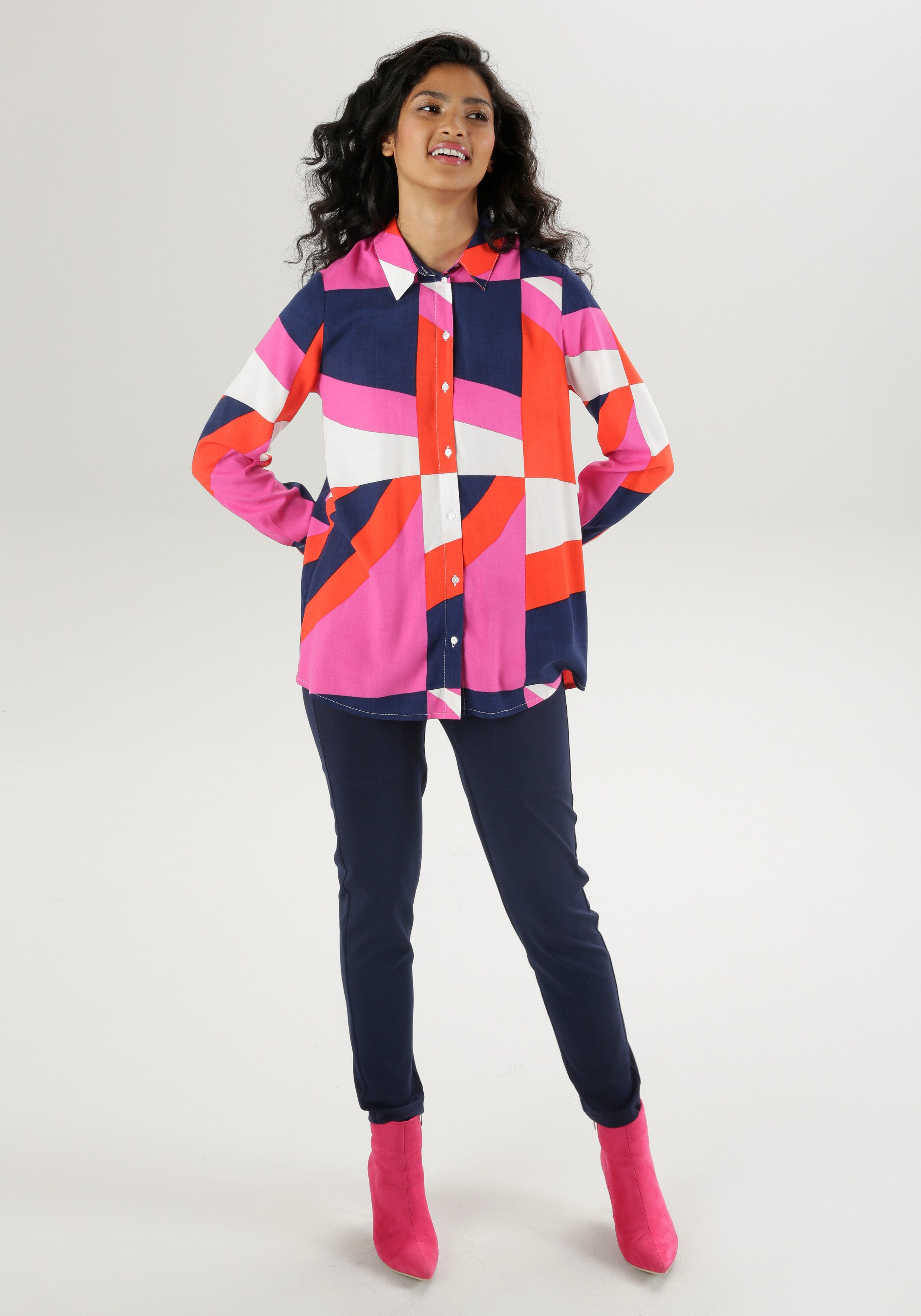 Aniston SELECTED Overhemdblouse met grafisch patroon in felle kleuren