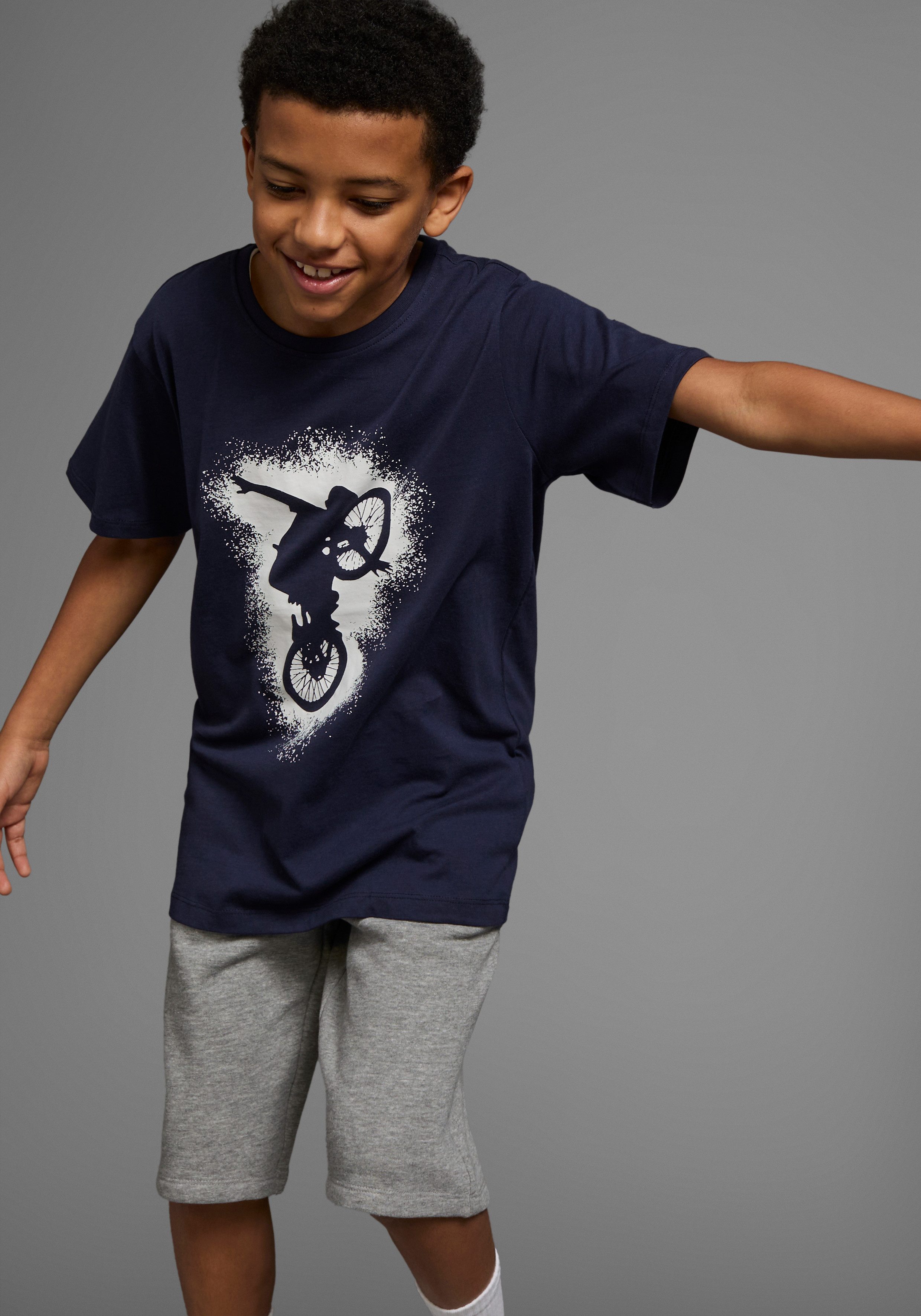 KIDSWORLD T-shirt short 2-delig set T-shirt + sweat shorts (set, 2-delig, 2)