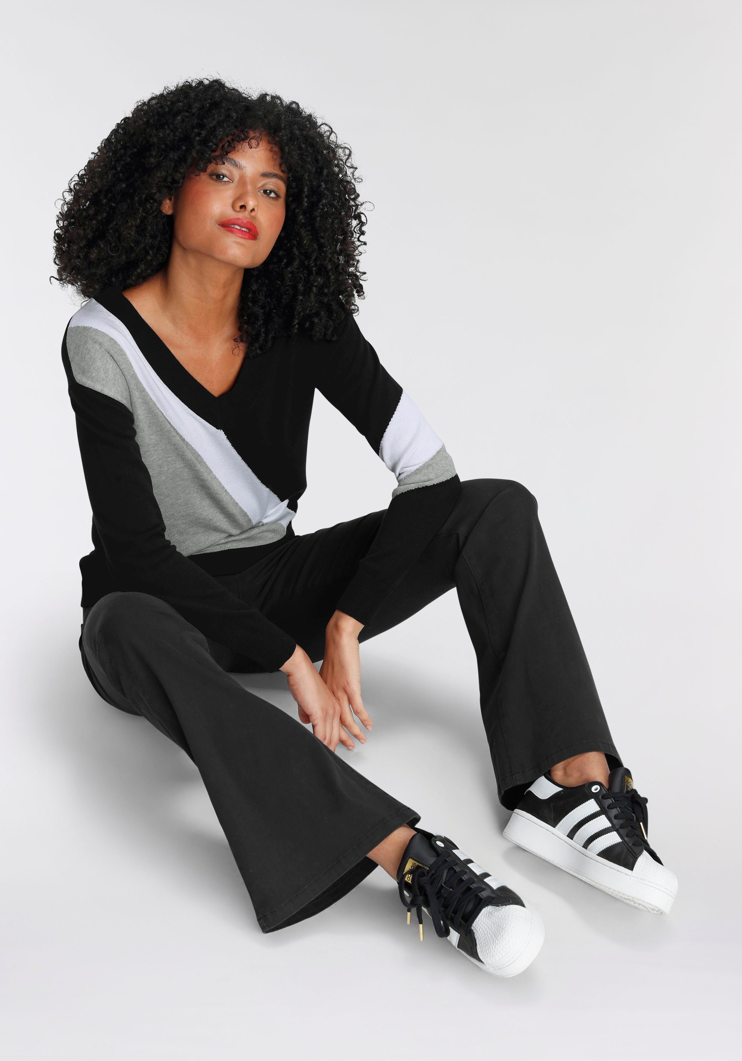 AJC Gestreepte trui met trendy diagonale colorblocking