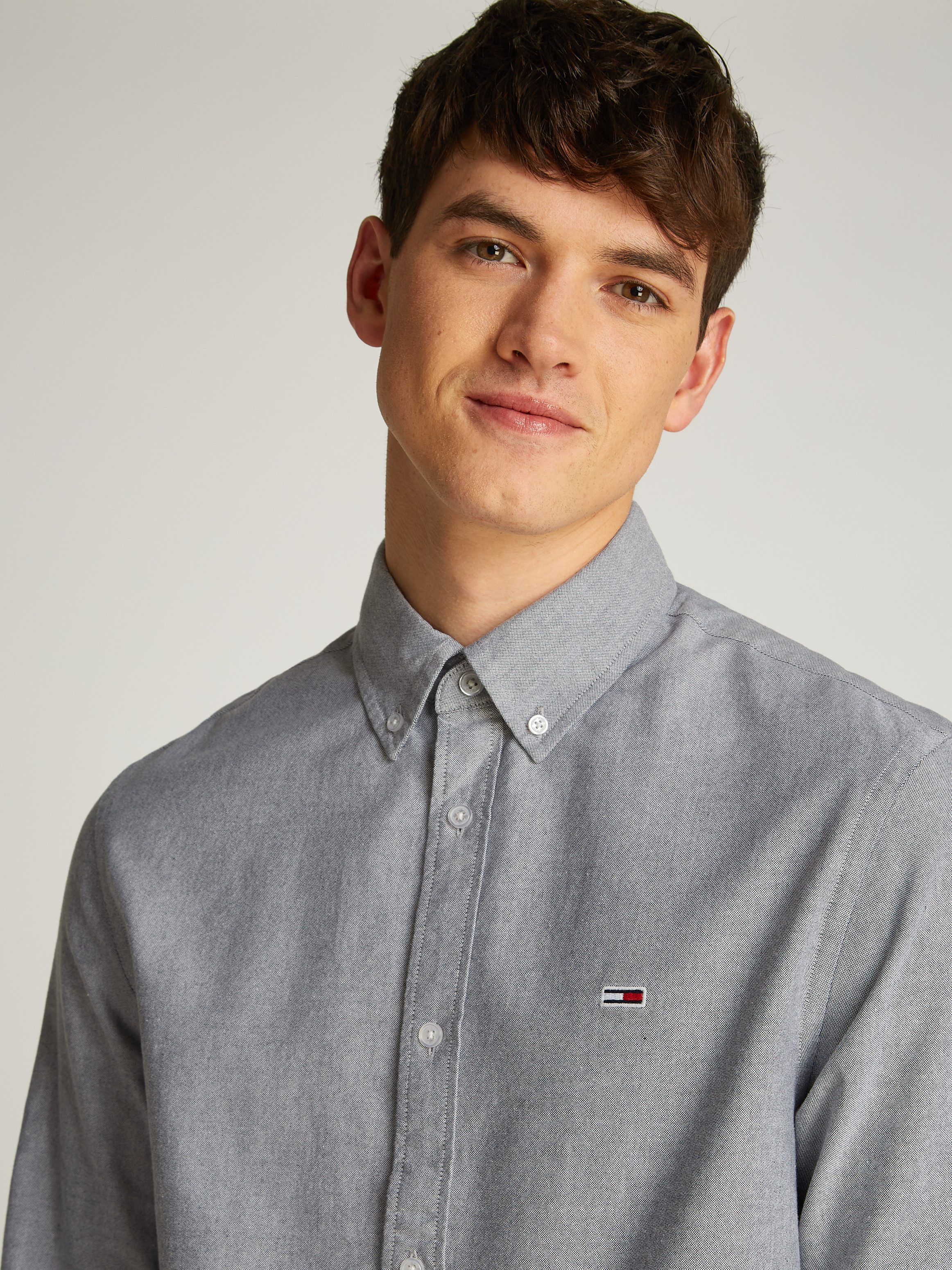 Tommy Jeans Plus Overhemd met lange mouwen TJM REG OXFORD SHIRT EXT in grote maten, logoborduring, button-down kraag