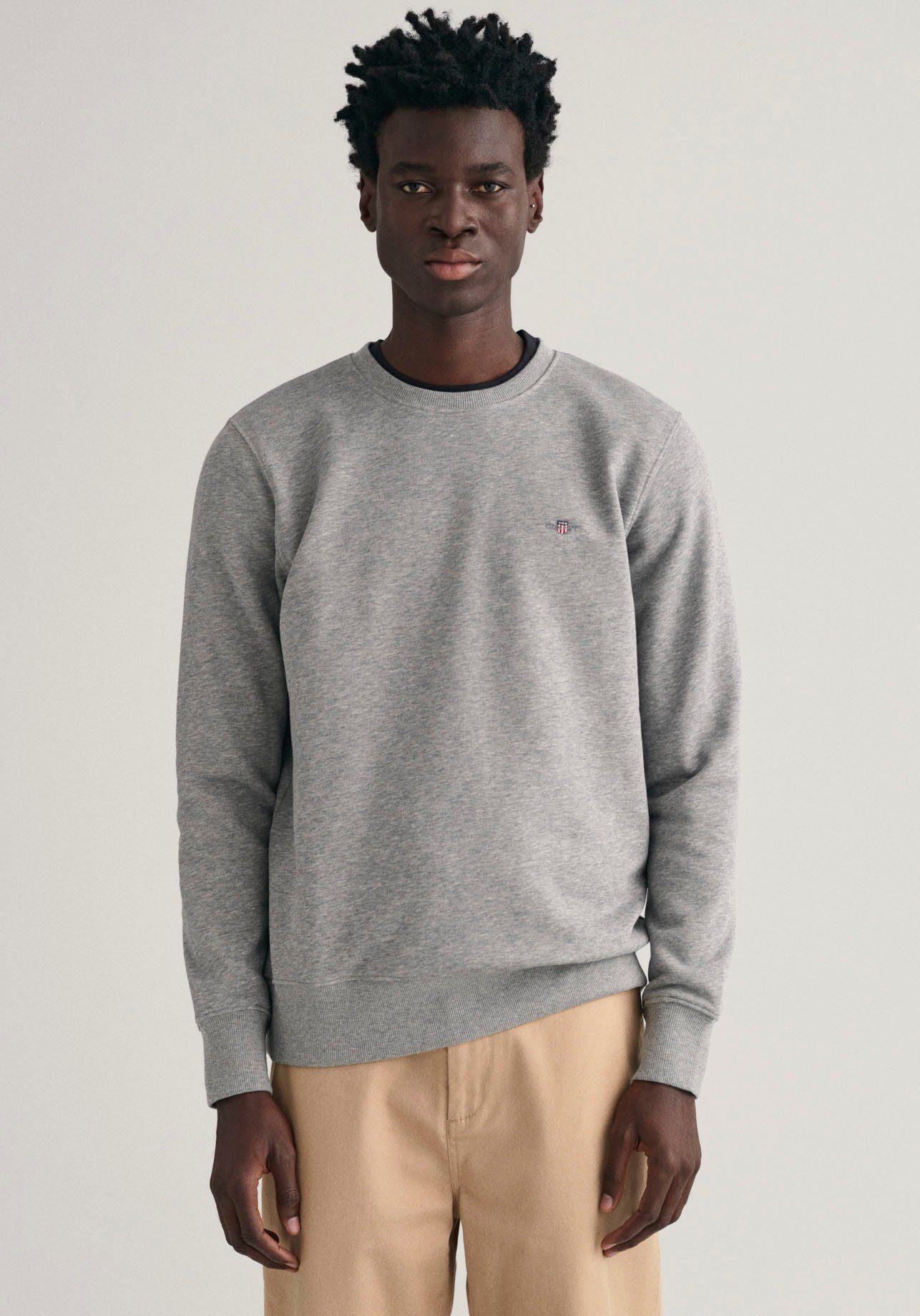 Gant Sweatshirt REG SHIELD C-NECK SWEAT met logoborduursel op borsthoogte heren sweaters maat 4XL grijs