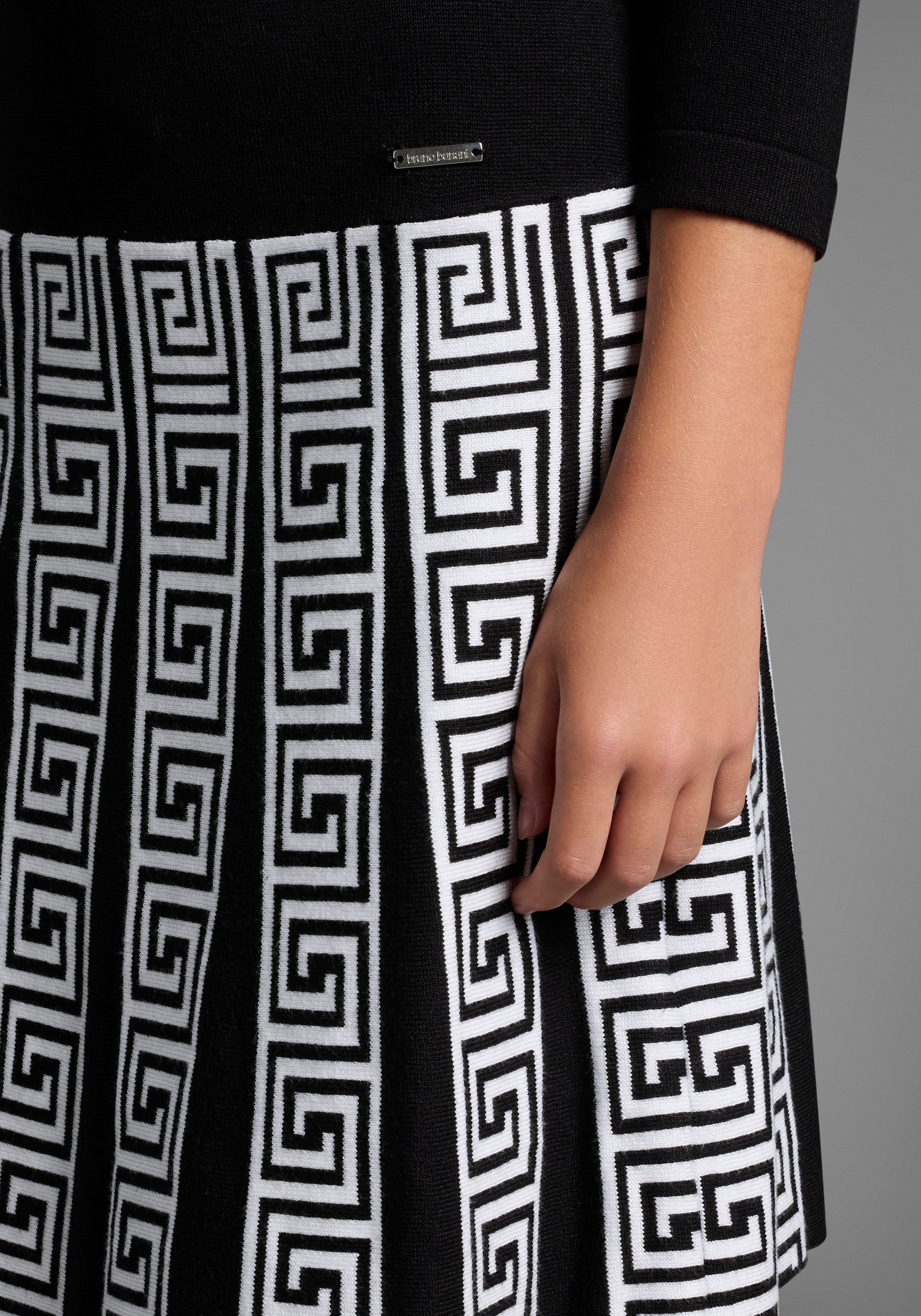 Bruno Banani Gebreide jurk met plooirok en Jacquardpatroon NIEUW: BRUNO BANANI voor TEENS! Trendy gebreide jurk