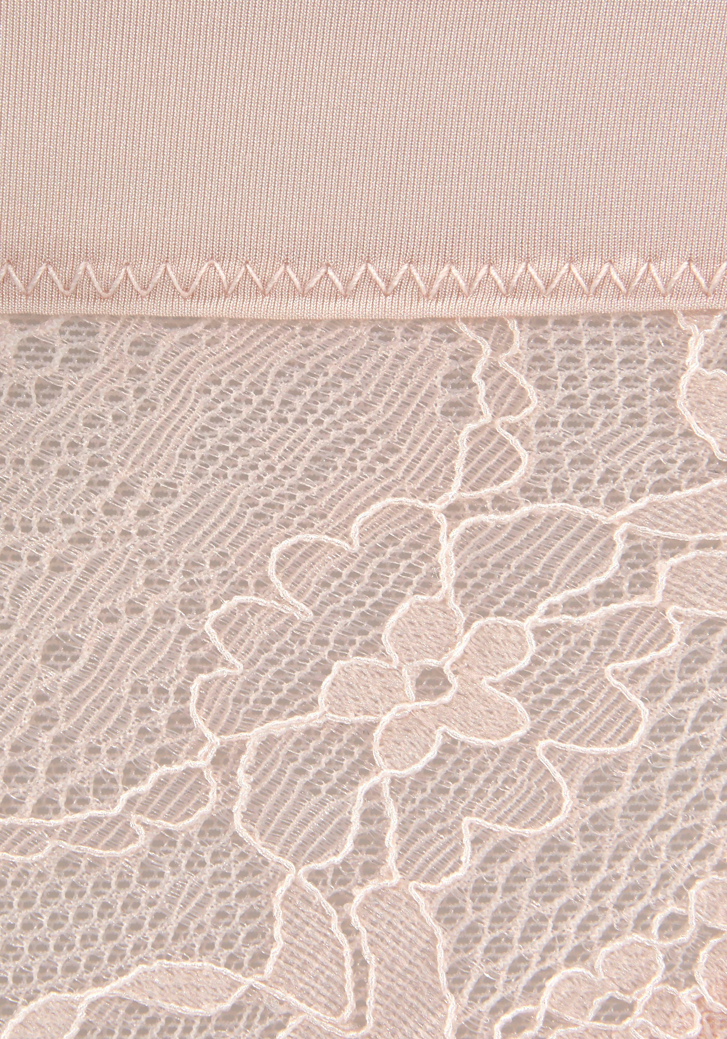 Lascana String Premium Dessous van delicate kant met fijne decoratieve strik en accessoire