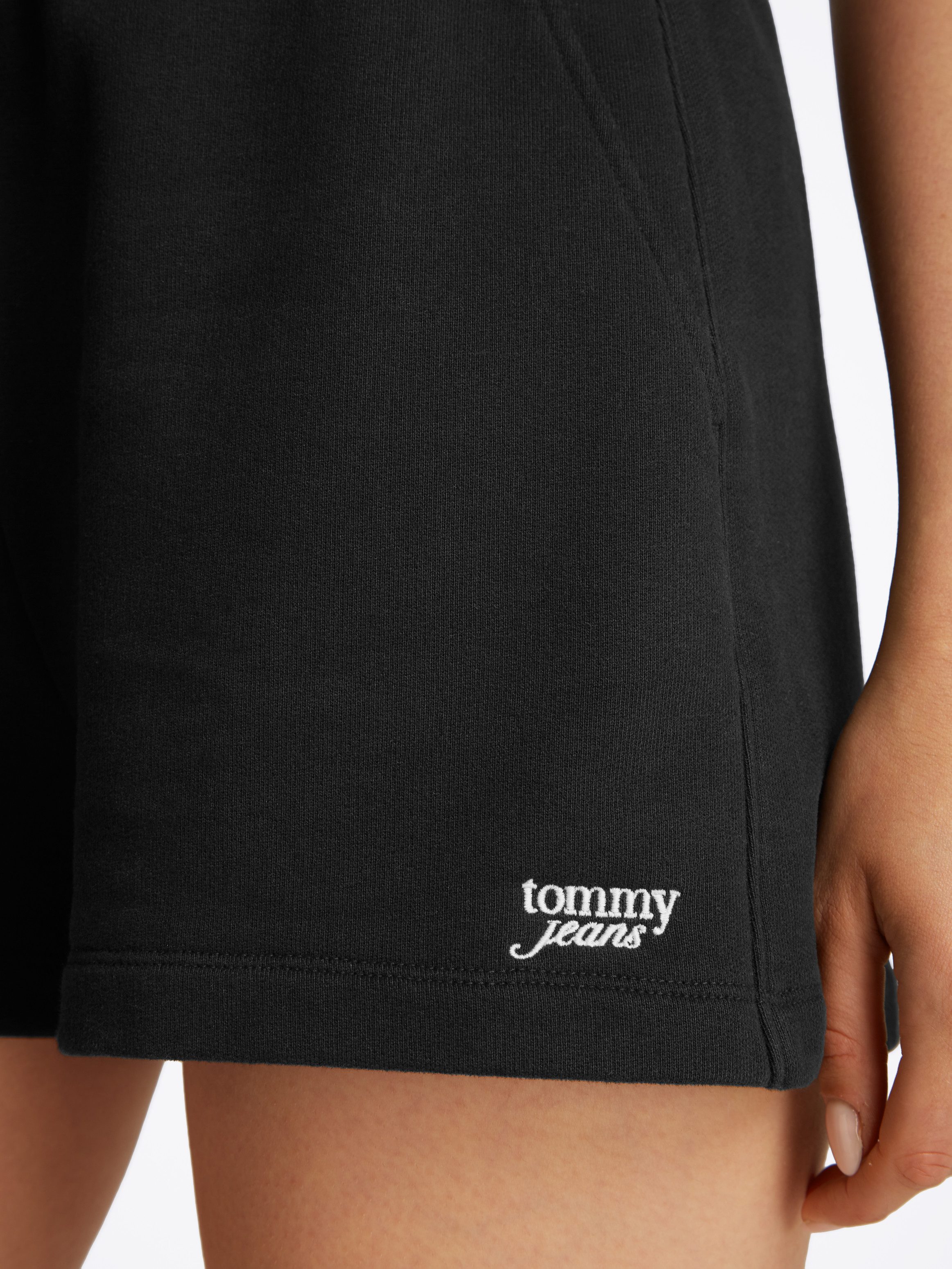 TOMMY JEANS Short TJW SCRIPT SHORT EXT met een logo-opschrift