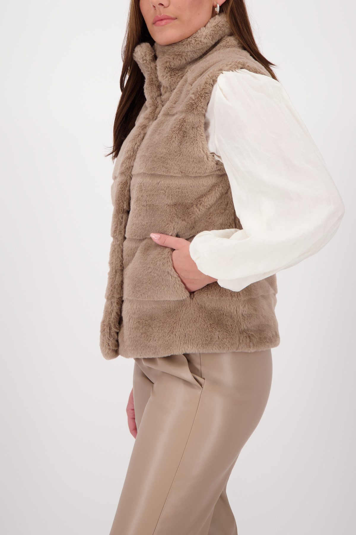 Monari Mouwloos vest van imitatiebont Gilet Basic fake fur Met ronde hals met staande kraag