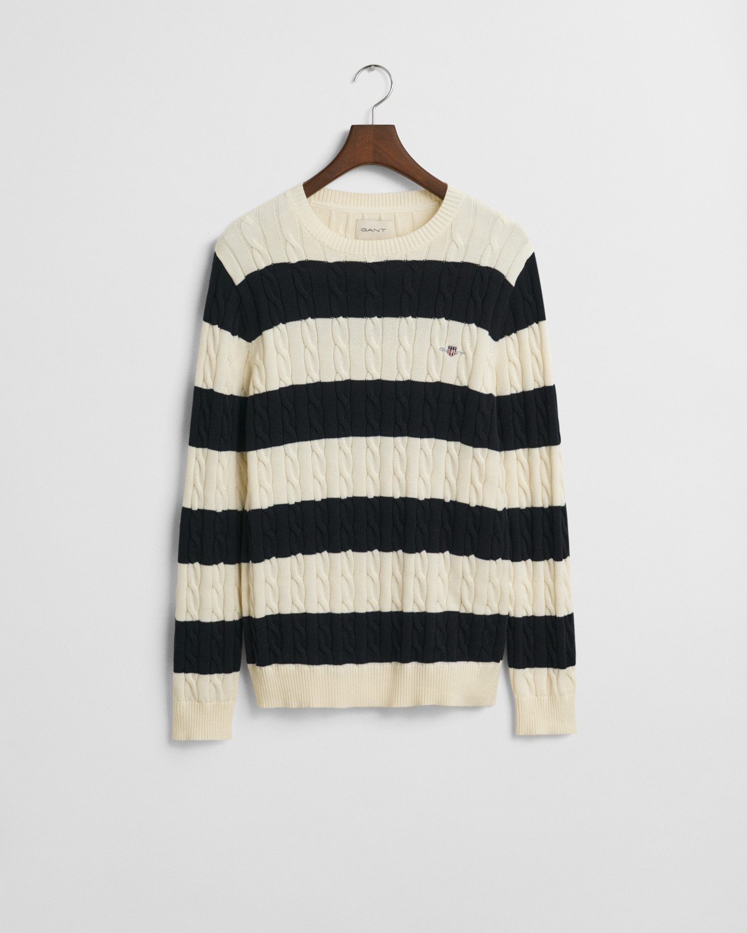 Gant Trui met ronde hals STRIPED COTTON CABLE C-NECK valt op door een doorlopend streepdesign in vlechtbreistructuur