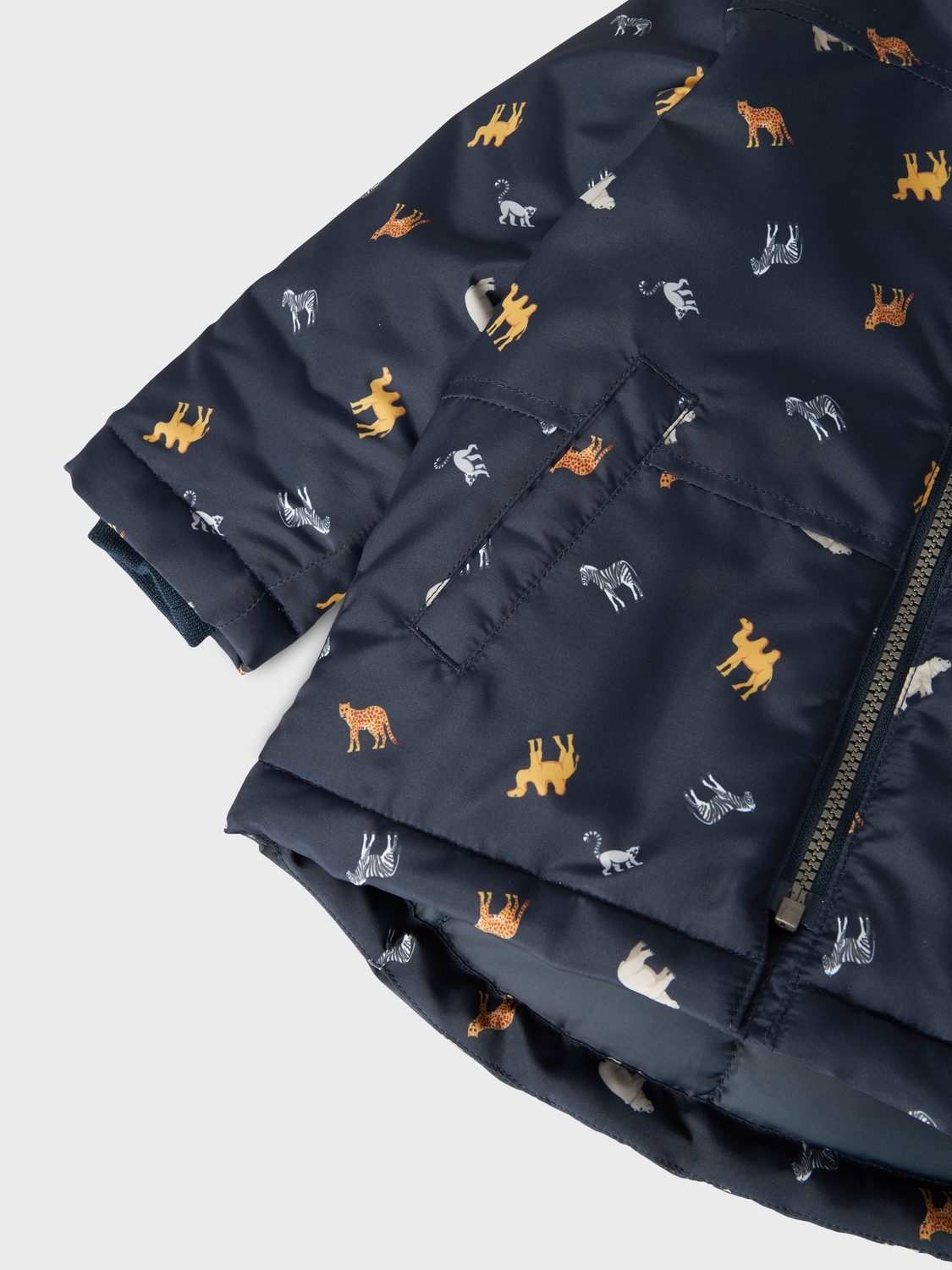 Name It Outdoorjack NMMMAX JACKET AOP NOOS met decoratieve, reflecterende details