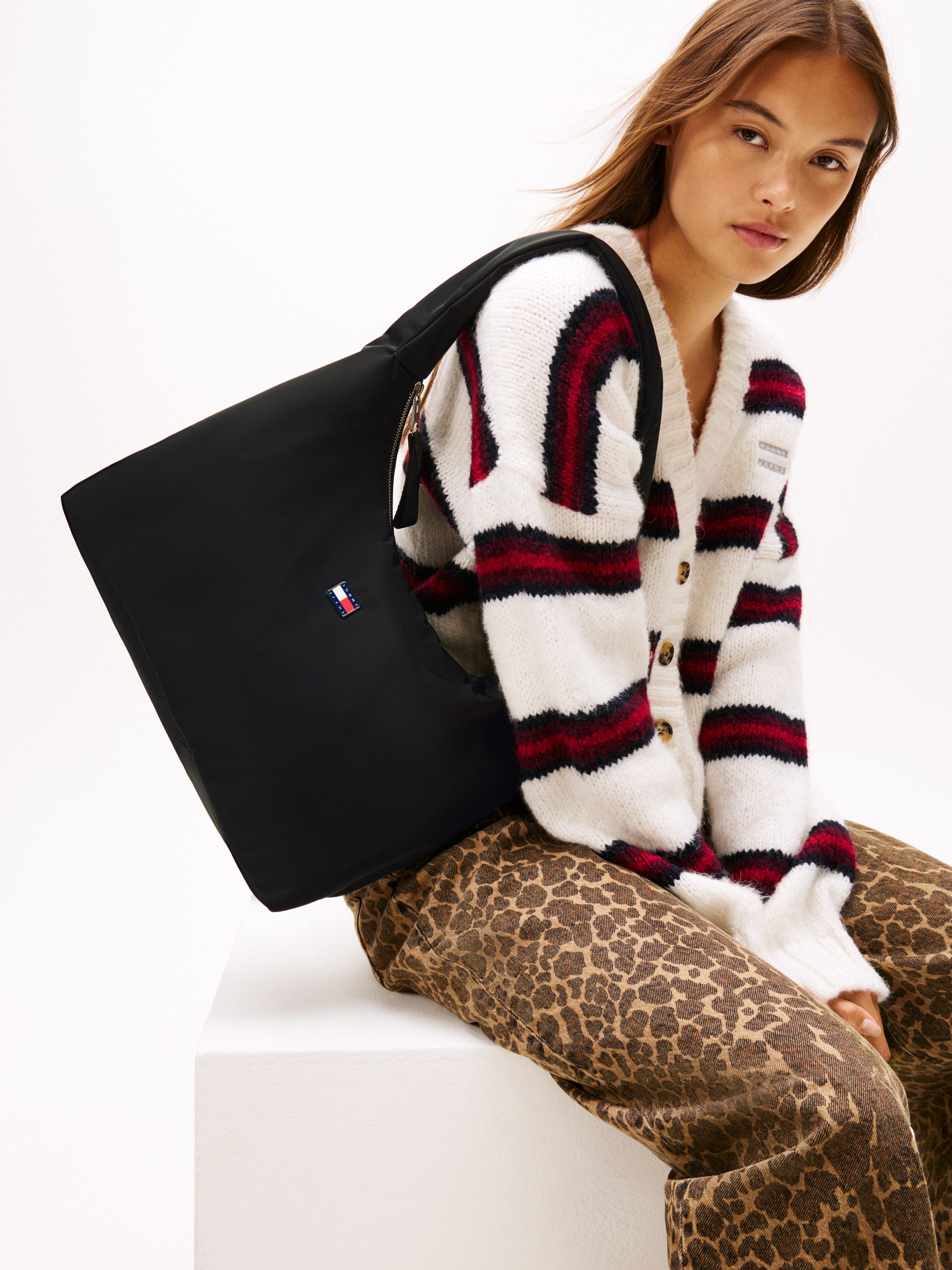 TOMMY JEANS Hobo-tas TJW URBAN NYLON HOBO dames schoudertas, minibag met waardevol logo-embleem