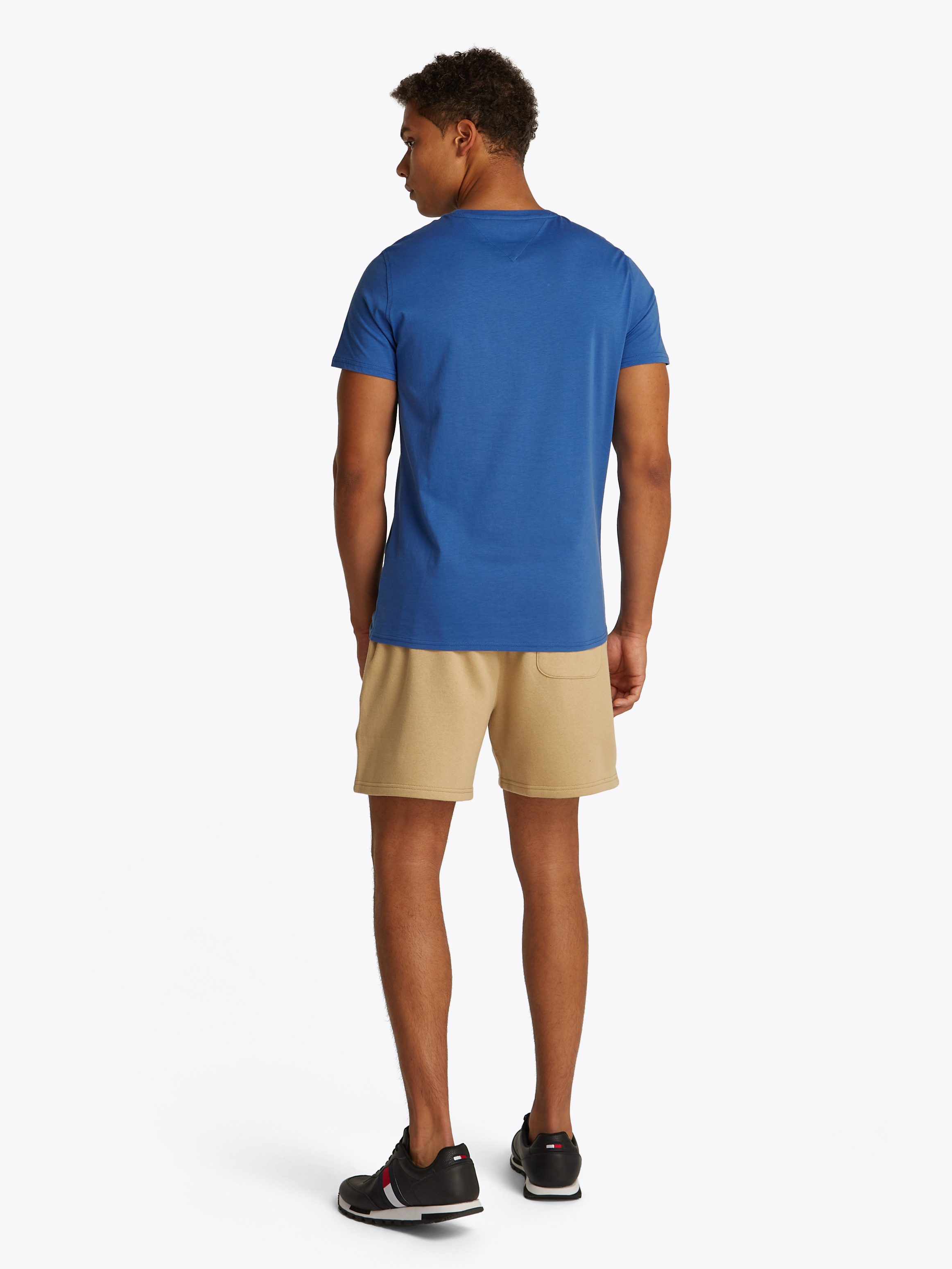 TOMMY JEANS T-shirt TJM ESSENTIAL SOLID TEE met ronde hals en subtiele logo-vlag