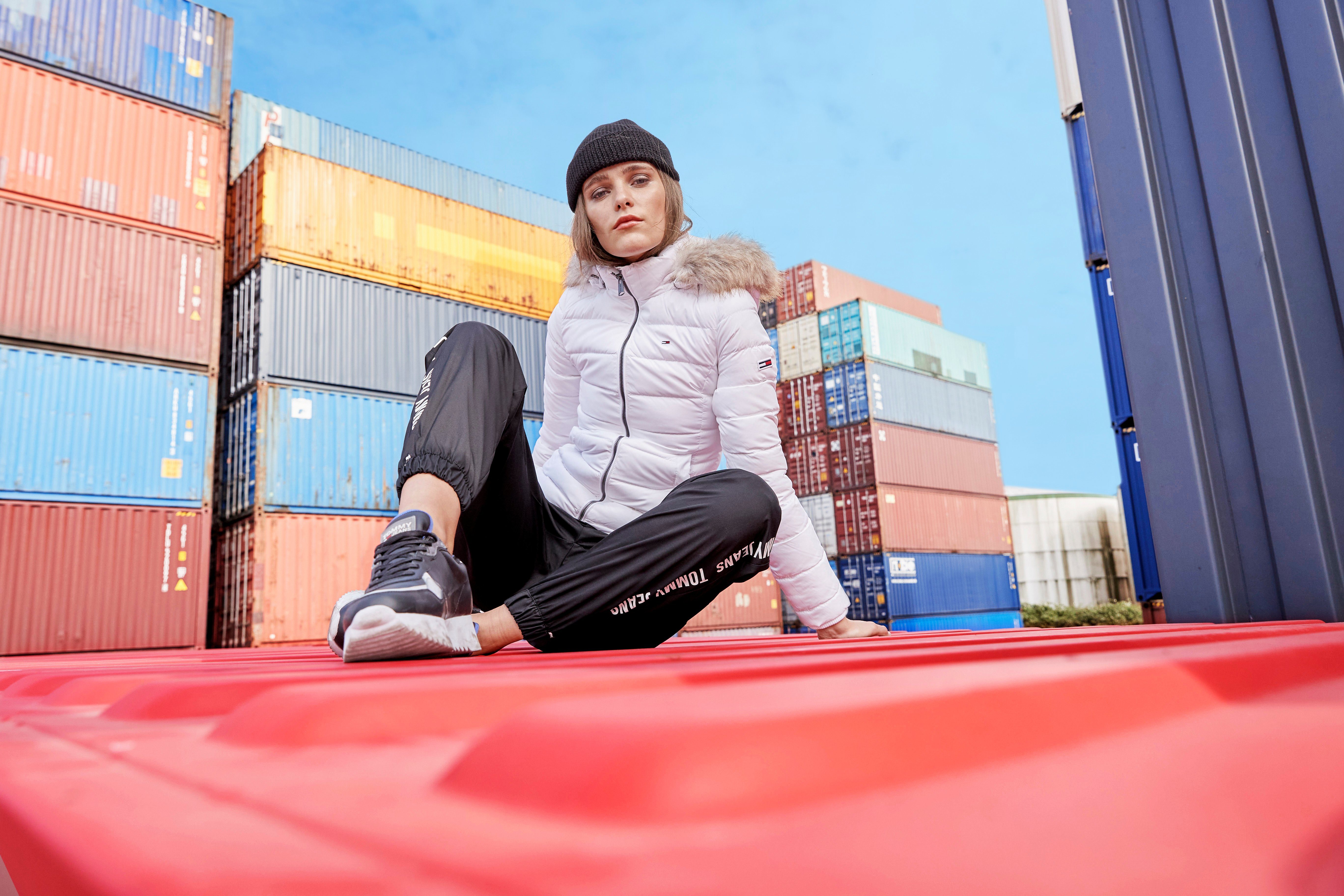 TOMMY JEANS Donsjack BASIC HOODED DOWN JACKET met imitatiebont aan de capuchon & tommy jeans-merklabel