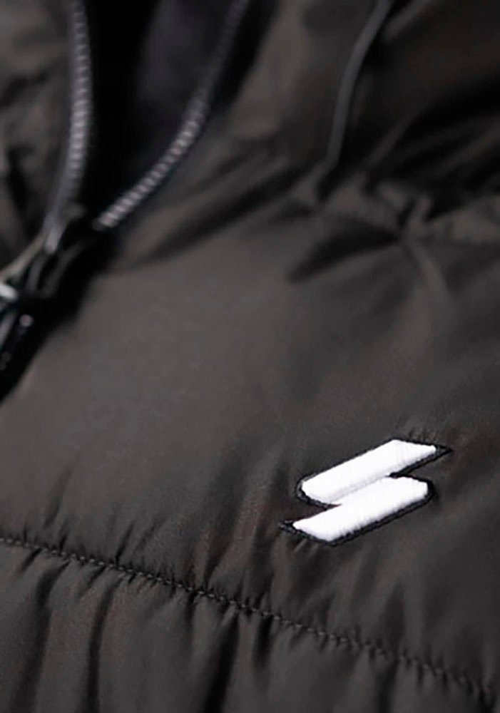 Superdry Gewatteerde jas HOODED SPORTS PUFFR JACKET met contrastkleurig borduursel